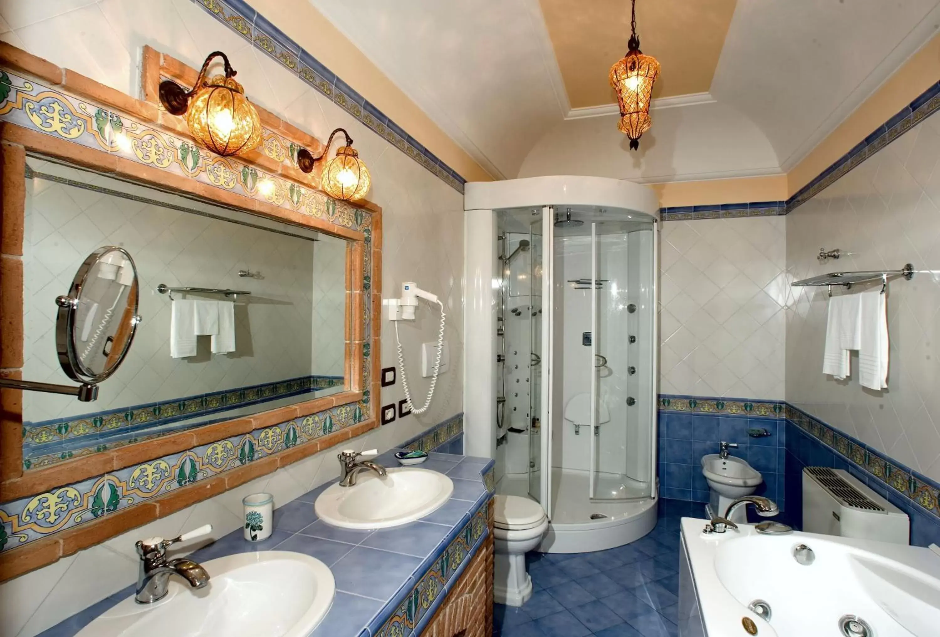 Bathroom in Hotel La Tonnarella