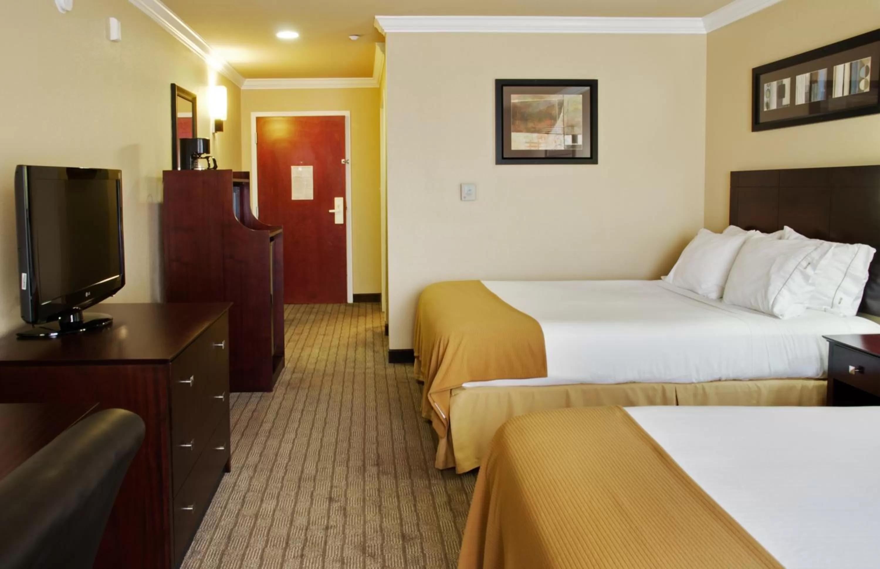Photo of the whole room, Bed in Holiday Inn Express Hotel and Suites Natchitoches by IHG