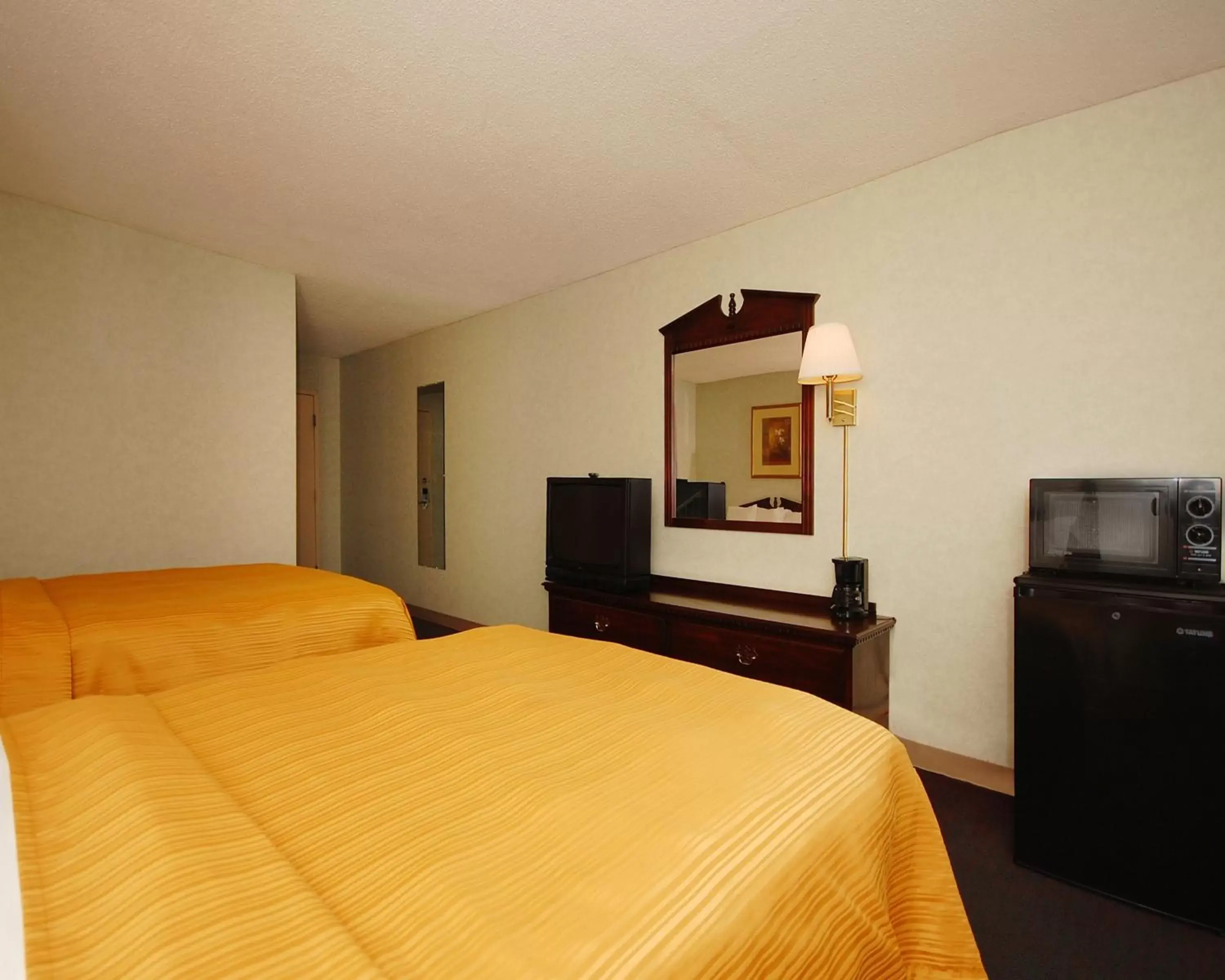 Bedroom, Bed in Quality Inn Shenandoah Valley