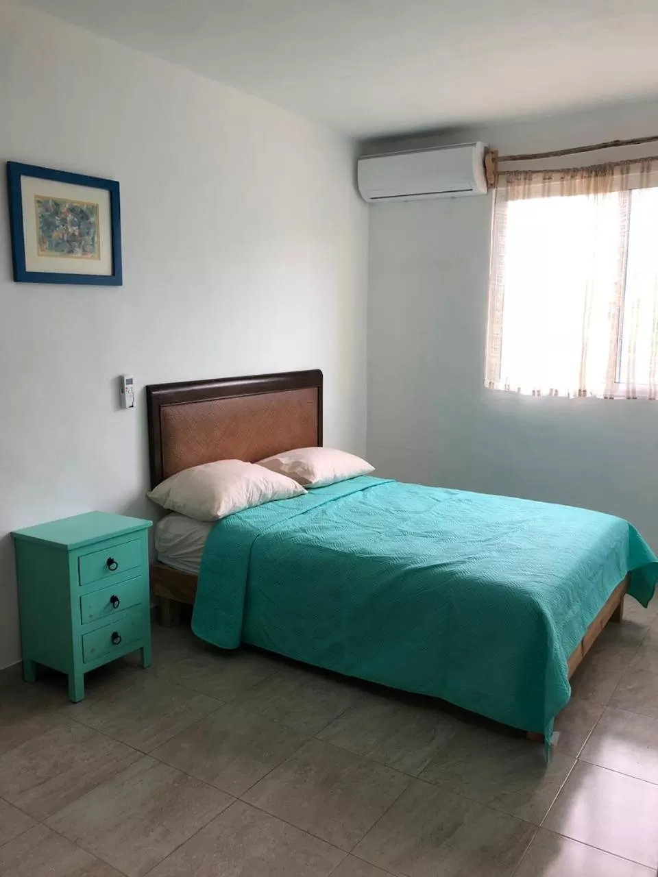 Bed in Airport Sleepy Inn