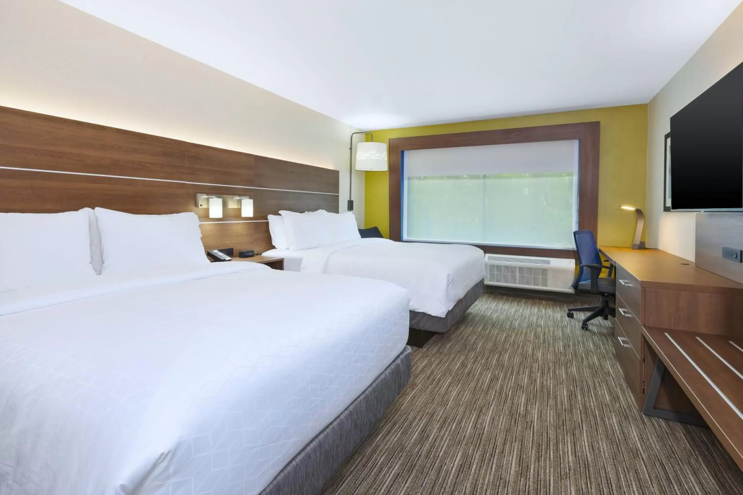 Photo of the whole room, Bed in Holiday Inn Express & Suites - Painesville - Concord, an IHG Hotel