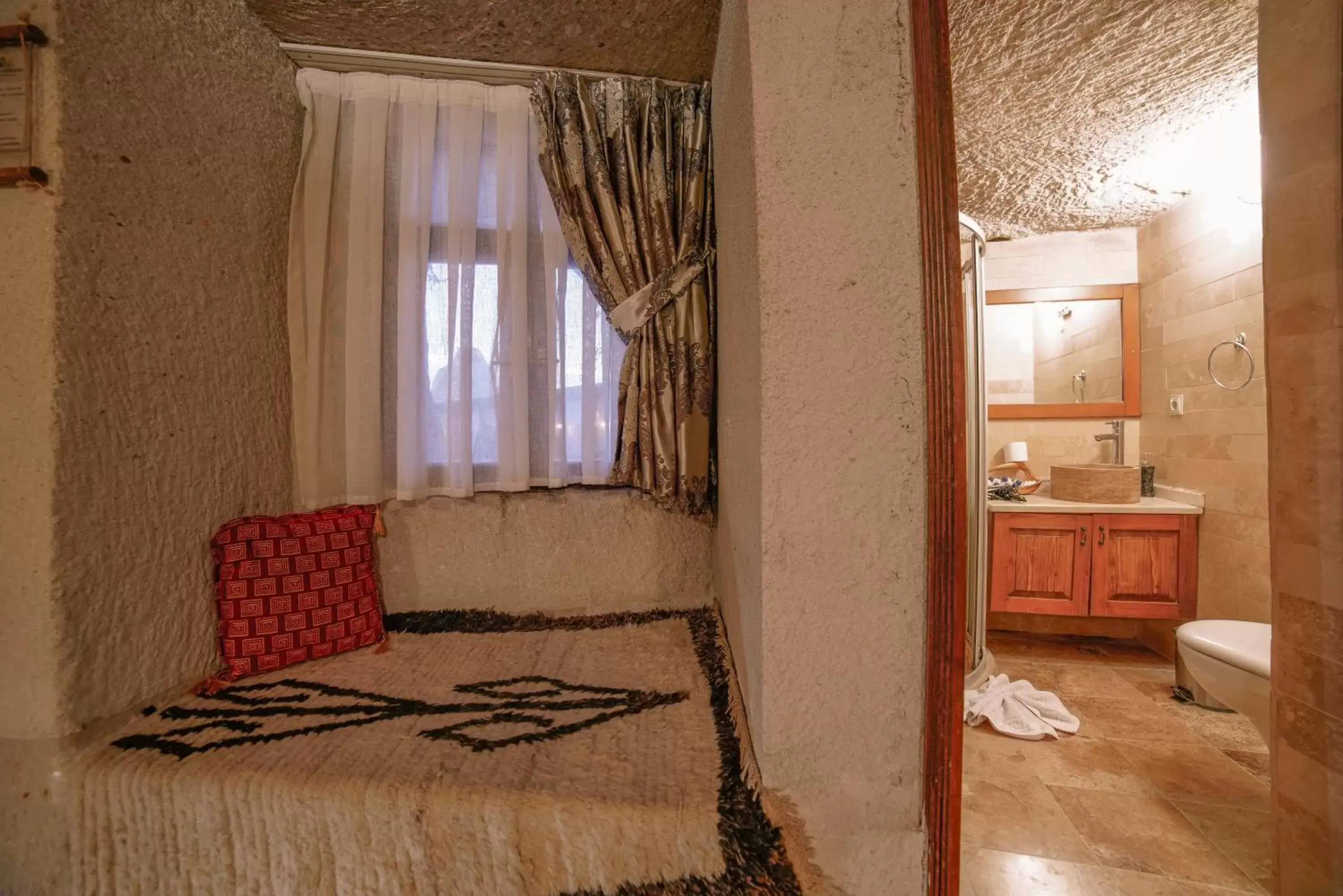 Bathroom, Bed in Local Cave House Hotel