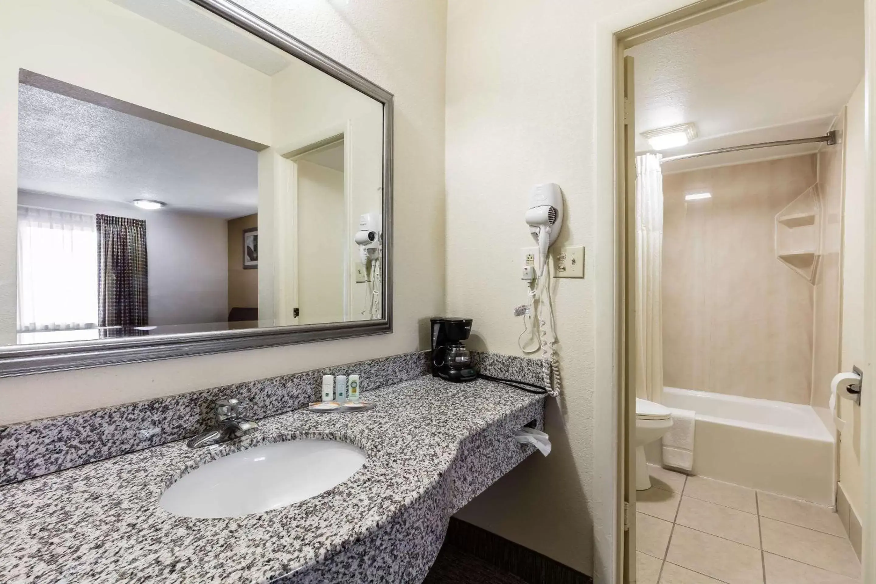 Photo of the whole room, Bathroom in Quality Inn Tullahoma
