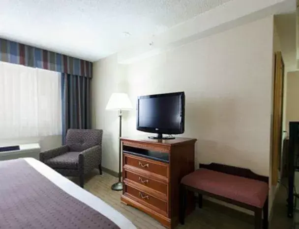 TV and multimedia, TV/Entertainment Center in Holiday Inn Hinton, an IHG Hotel