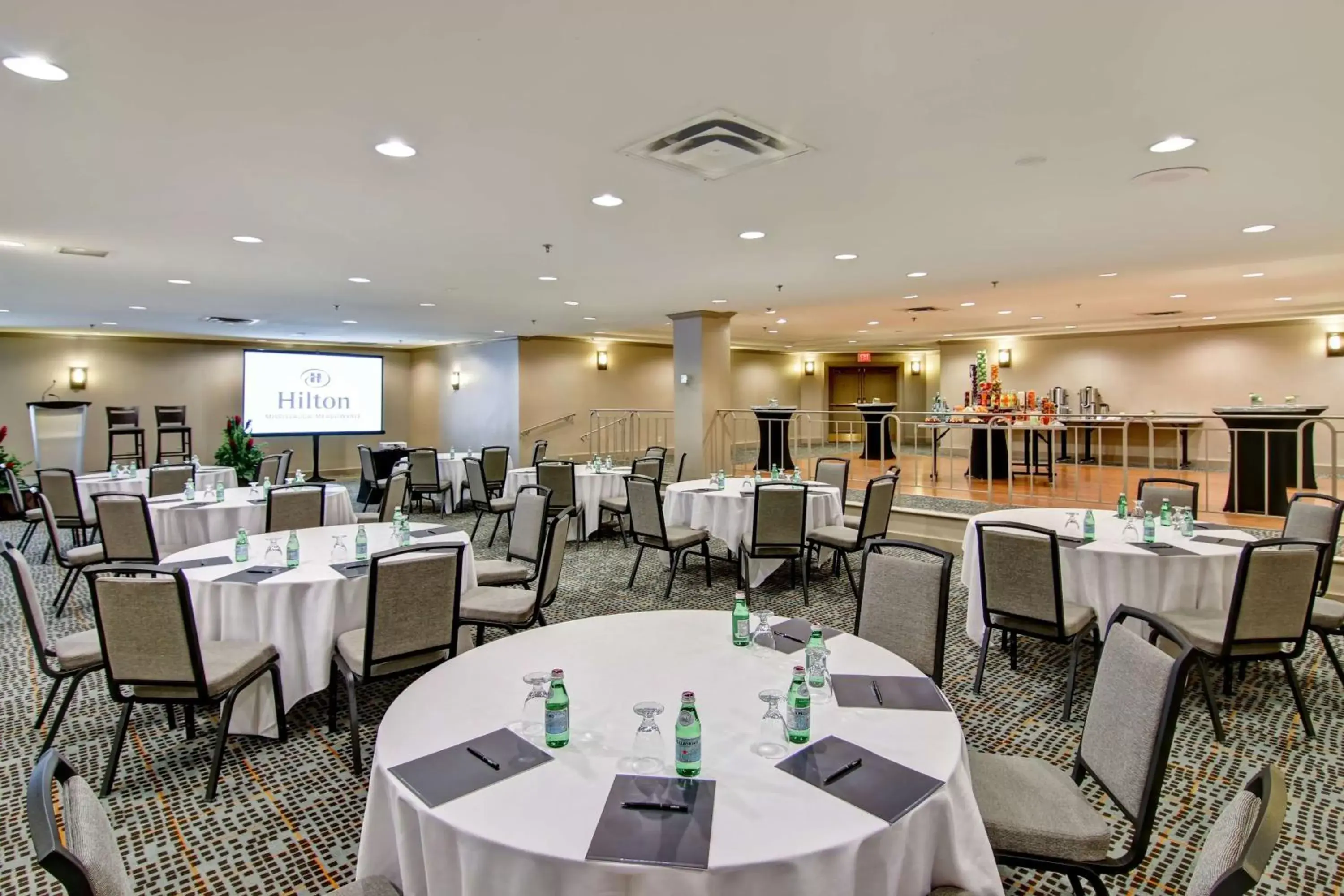 Meeting/conference room, Restaurant/Places to Eat in Hilton Mississauga/Meadowvale