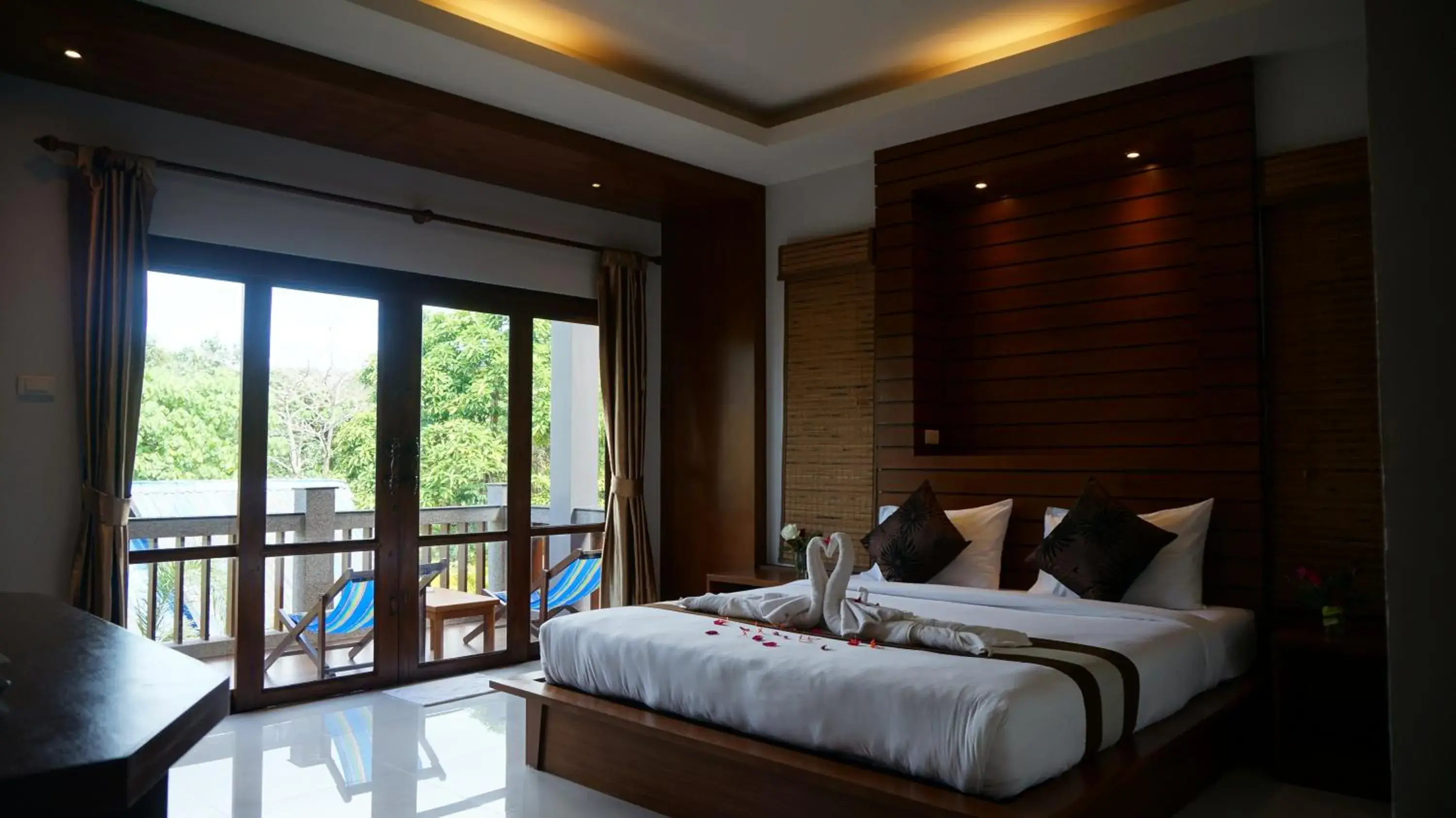 Day, Bed in Lanta Intanin Resort - SHA Extra Plus