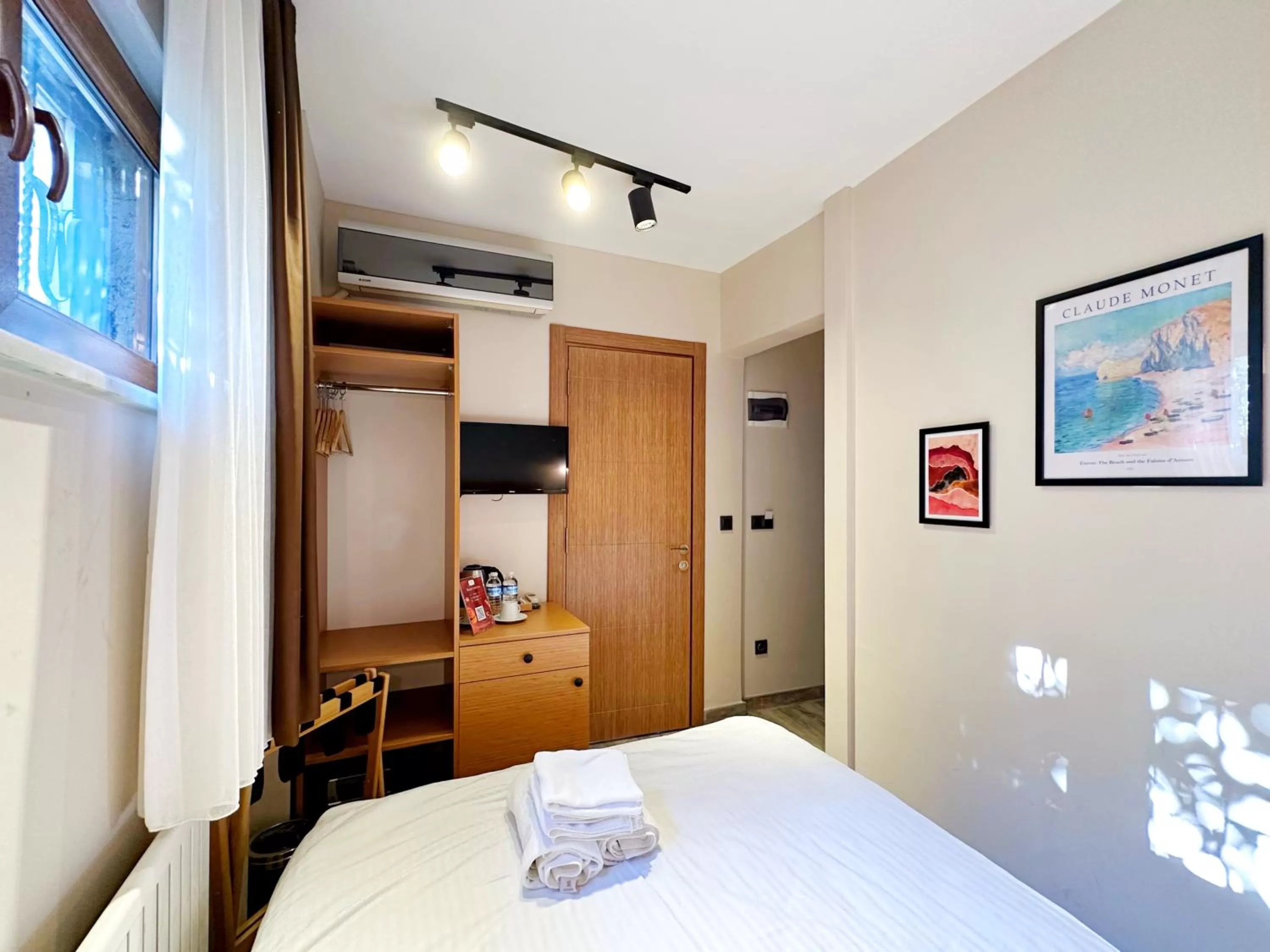 Bed in Sultan Pier Hotel