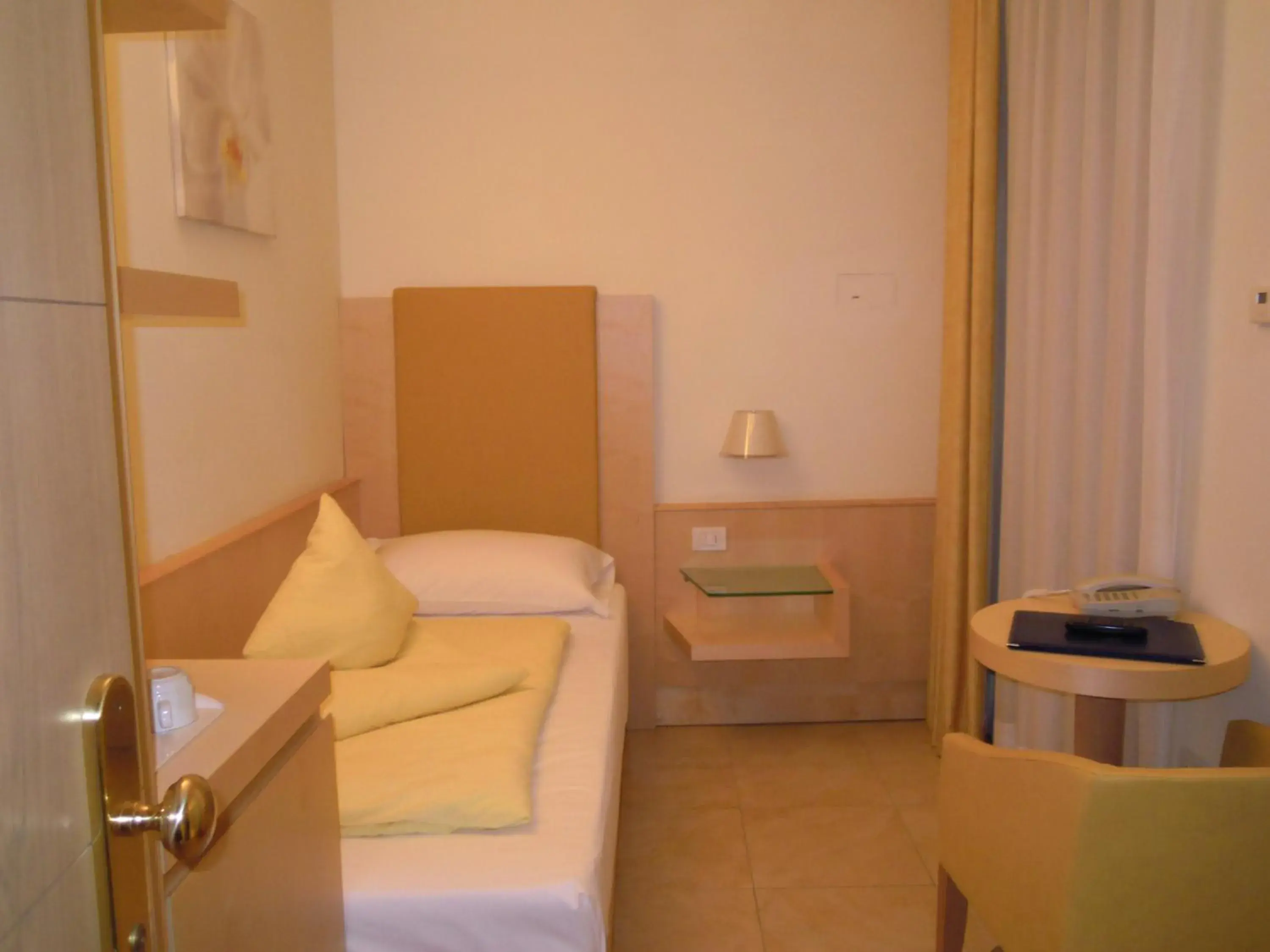 Photo of the whole room, Bathroom in Beach Hotel Du Lac Malcesine