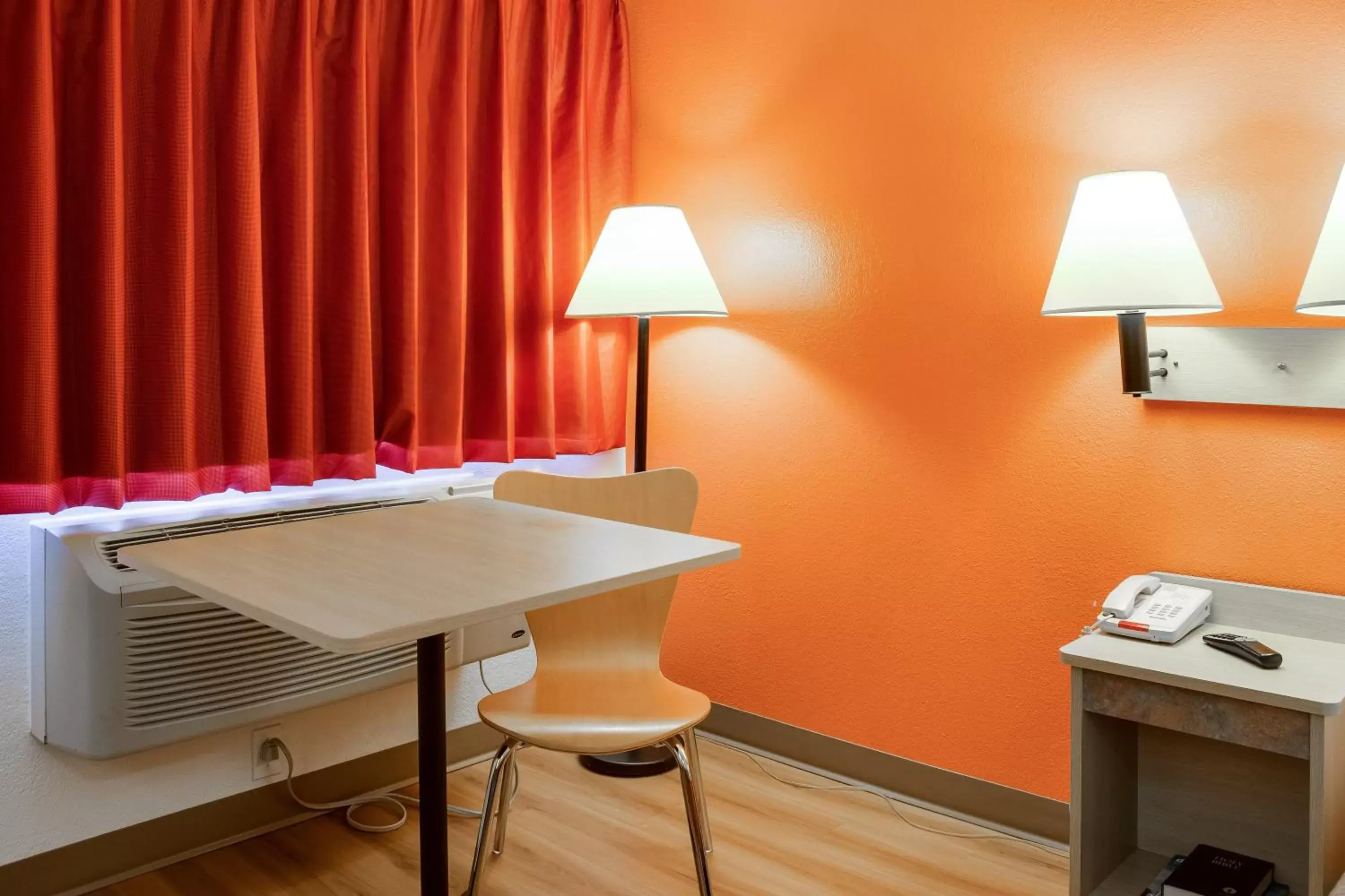 Bedroom, Seating Area in Motel 6-Kelso, WA - Mt. St. Helens