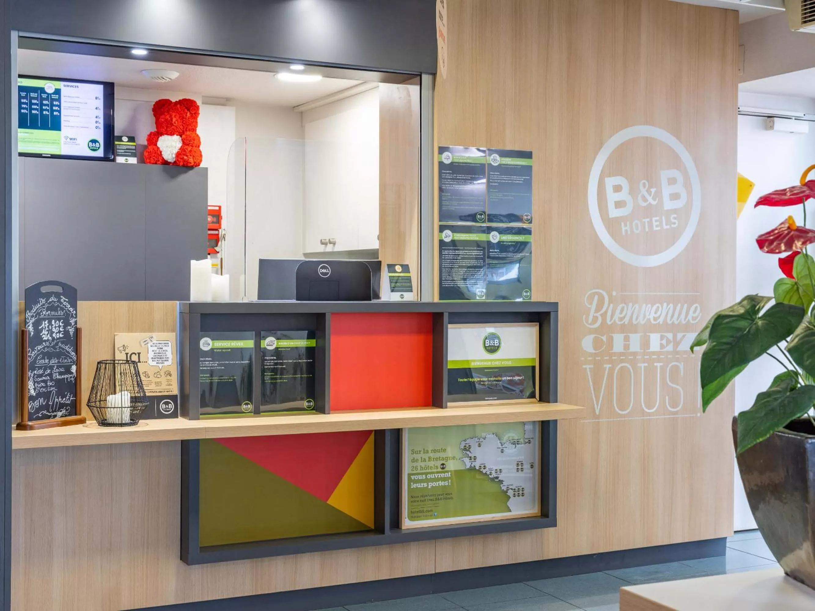 Lobby or reception in B&B HOTEL Rennes Sud Chantepie