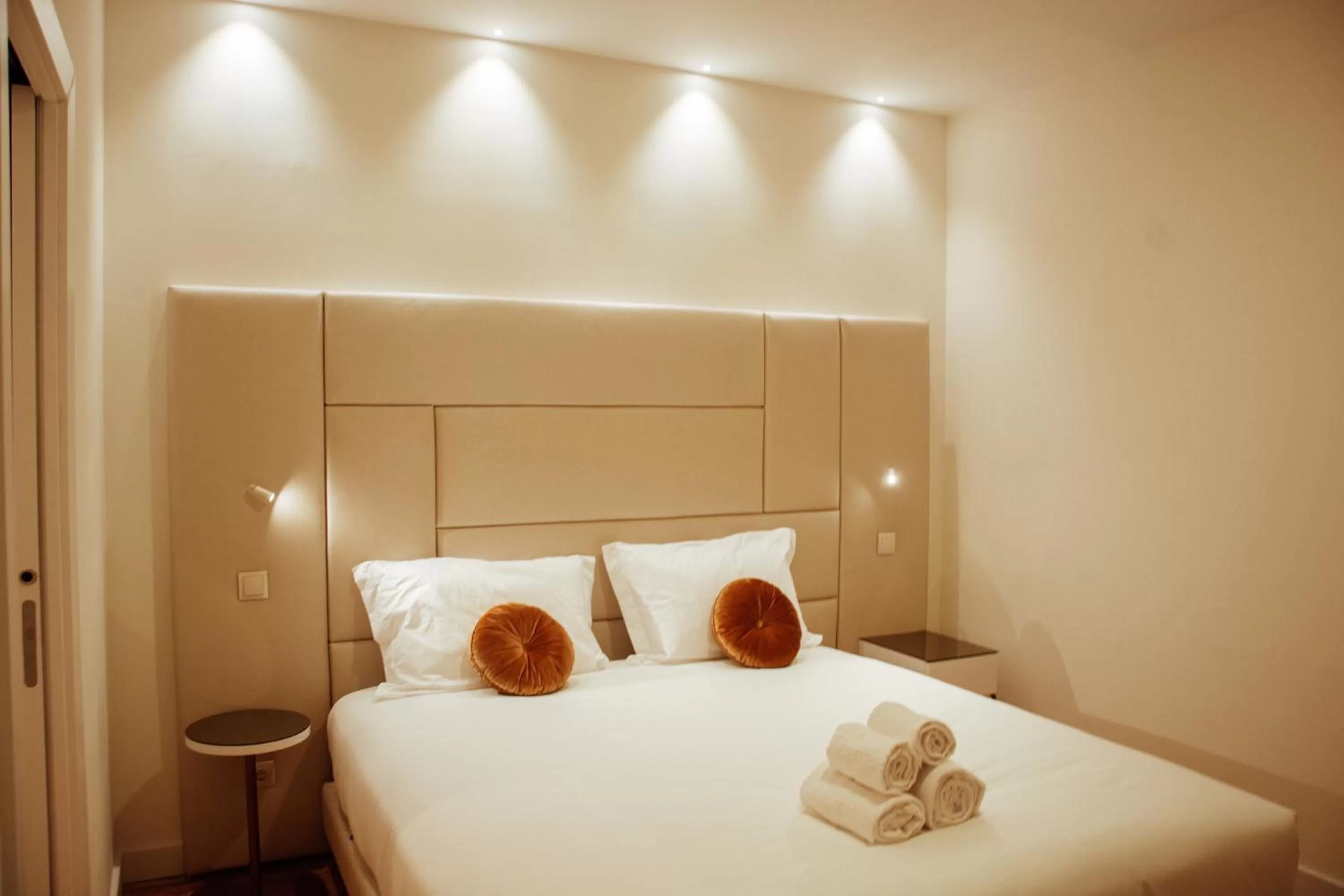 Bedroom, Bed in Le Premier Lisbon Suites