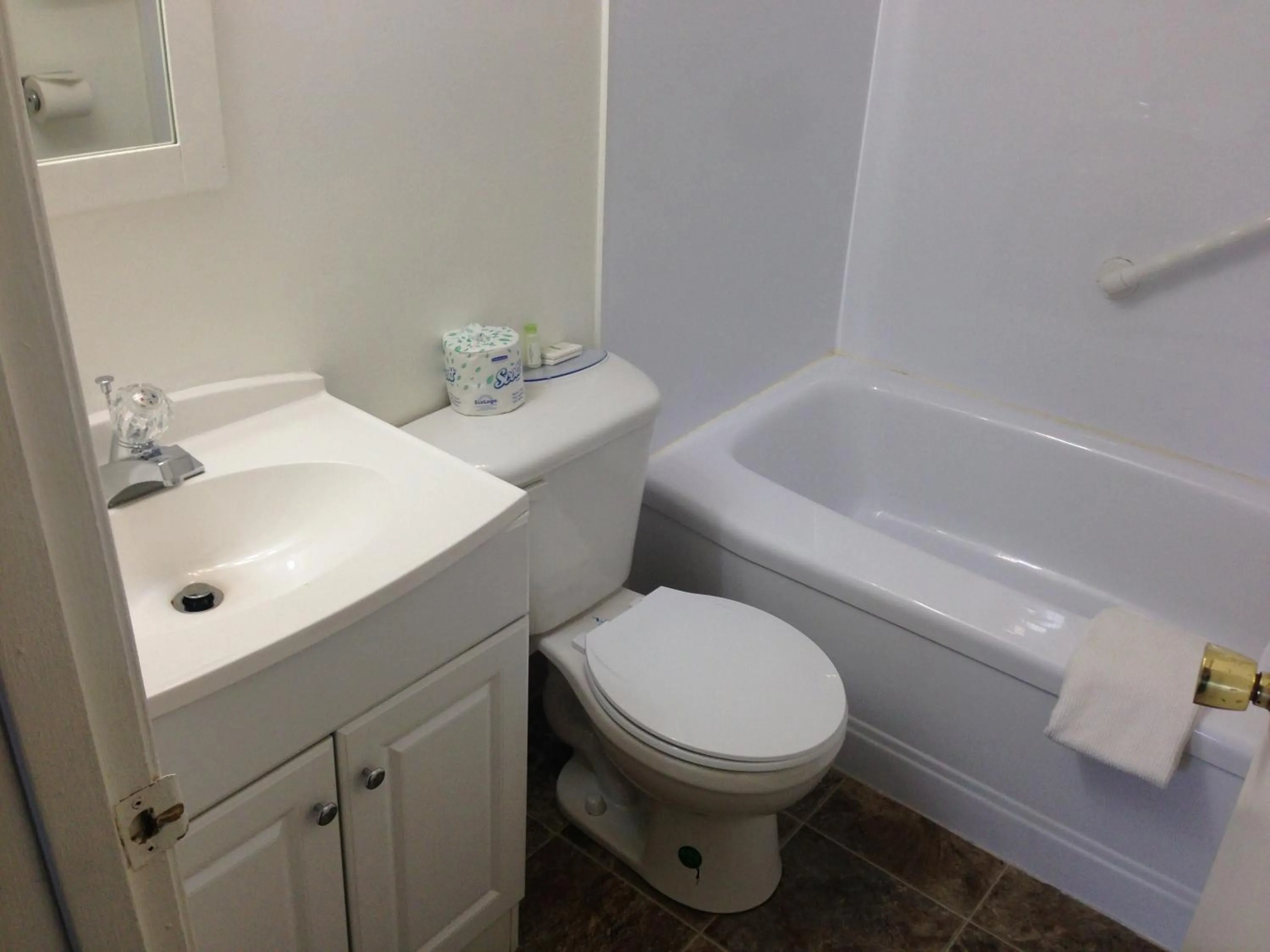 Queen Studio - Non-Smoking in Travelodge by Wyndham Moose Jaw