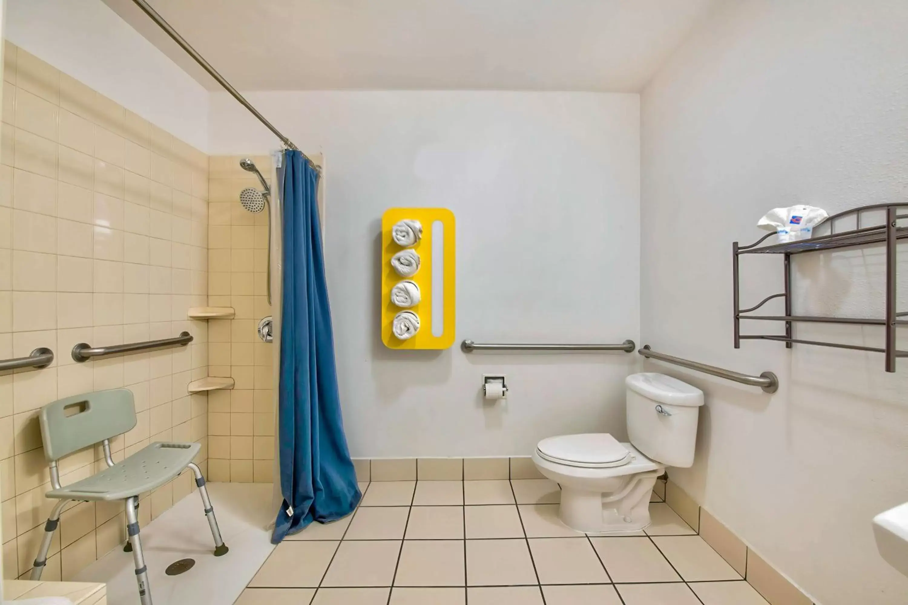 Bedroom, Bathroom in Motel 6-Eagle Pass, TX - Lakeside