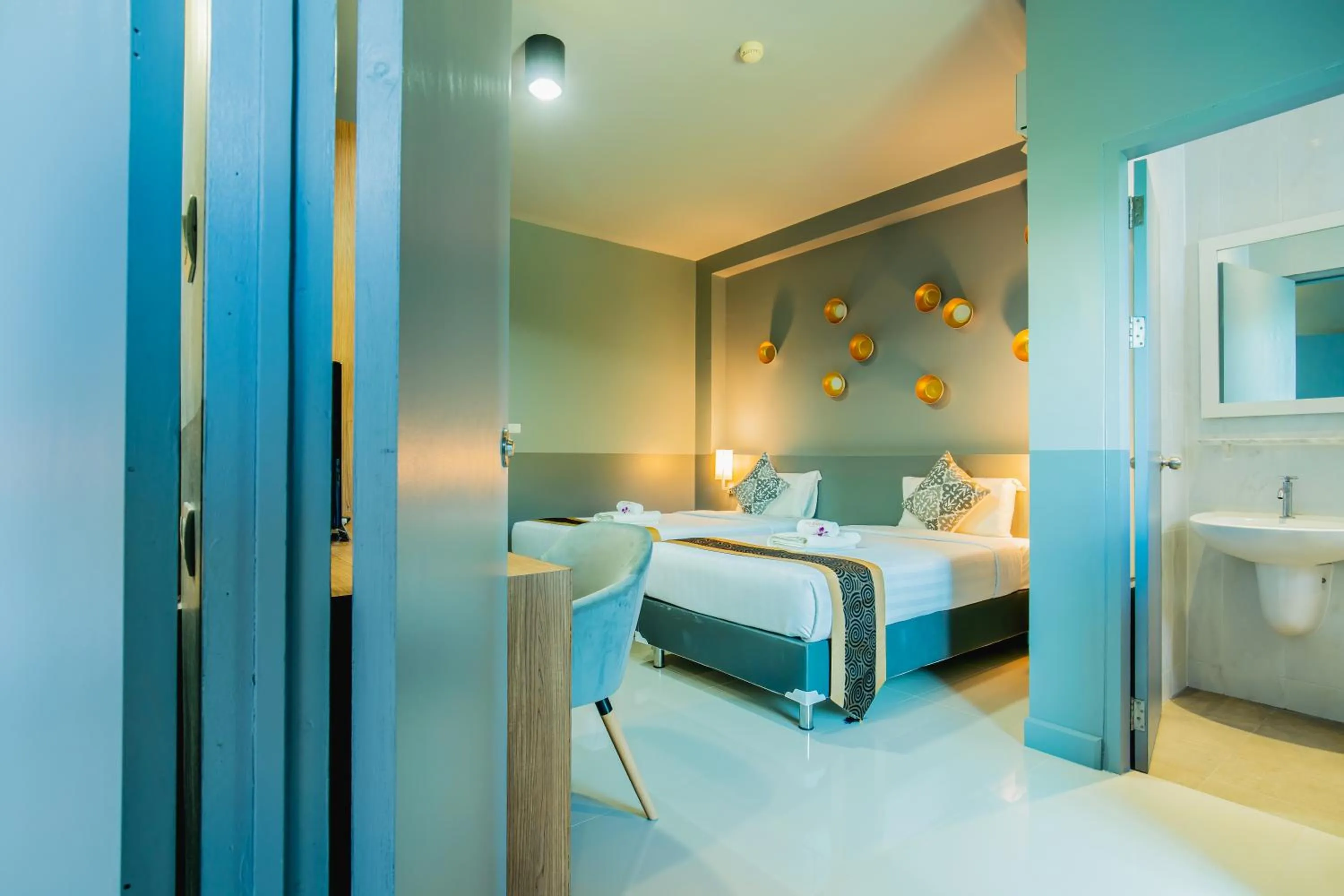 Photo of the whole room, Bed in The Rubber Hotel Phuket