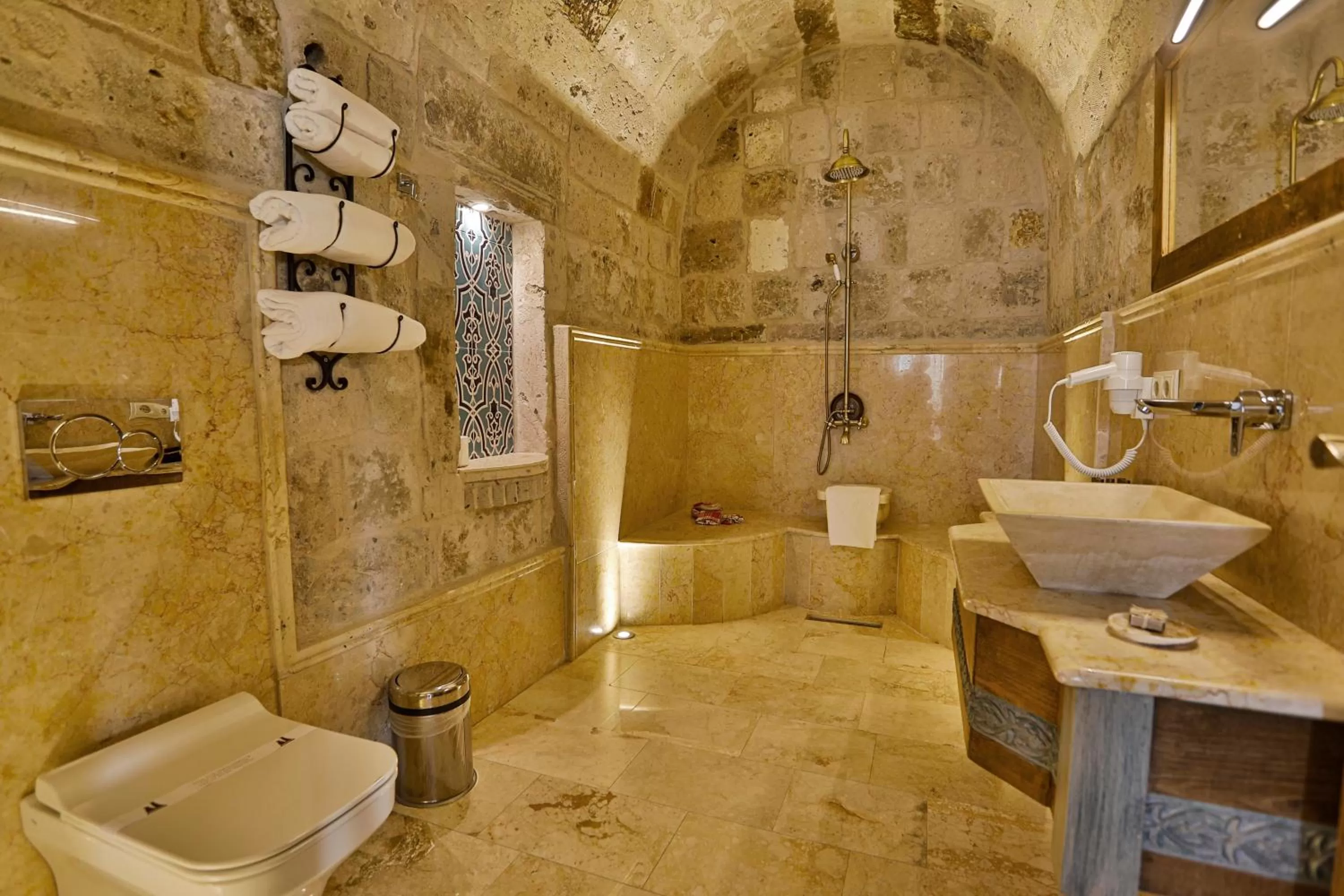 Public Bath in Şah Saray Cave Suites Halal Hotel