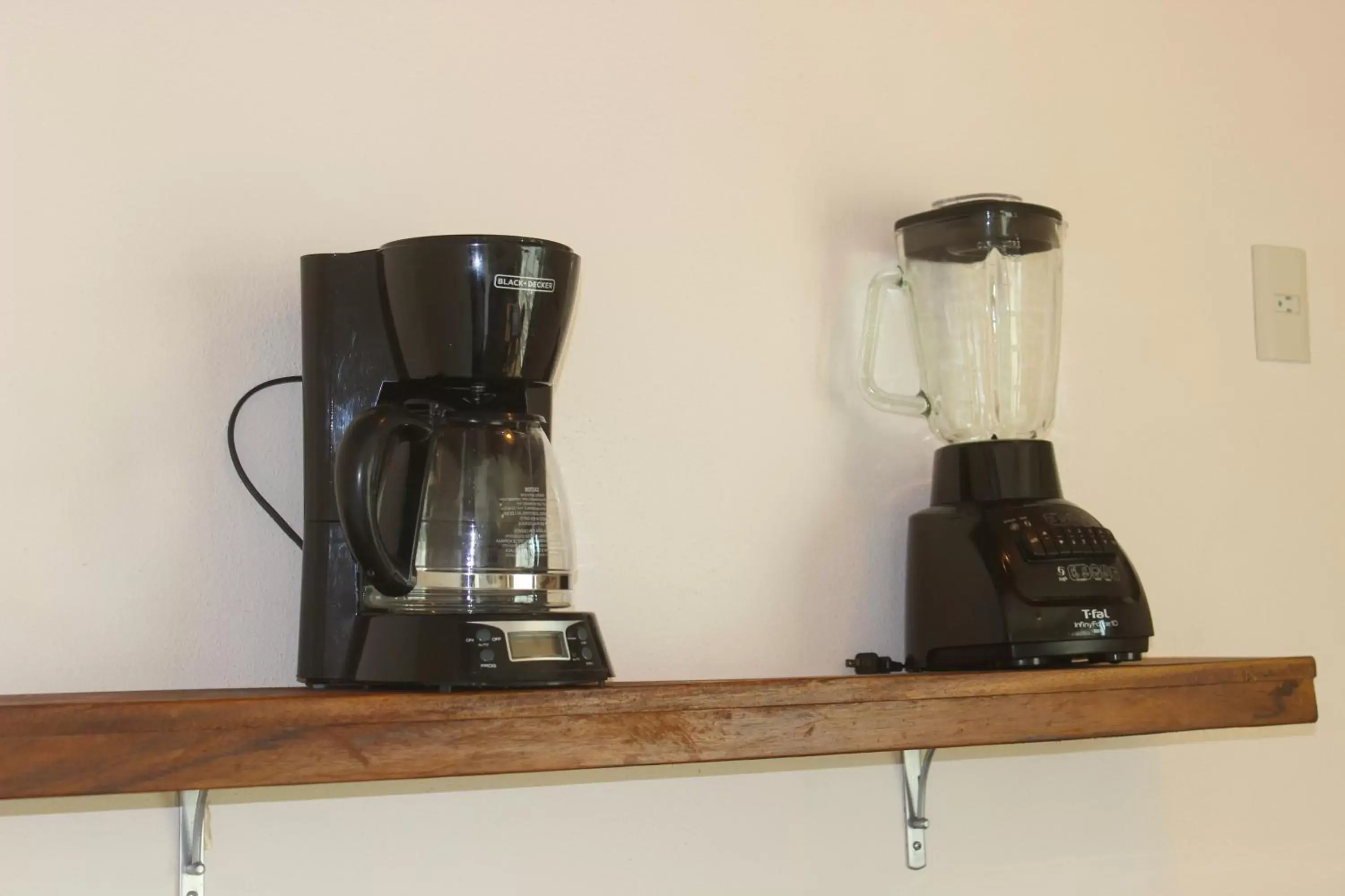 Coffee/Tea Facilities in Villa Los Corales