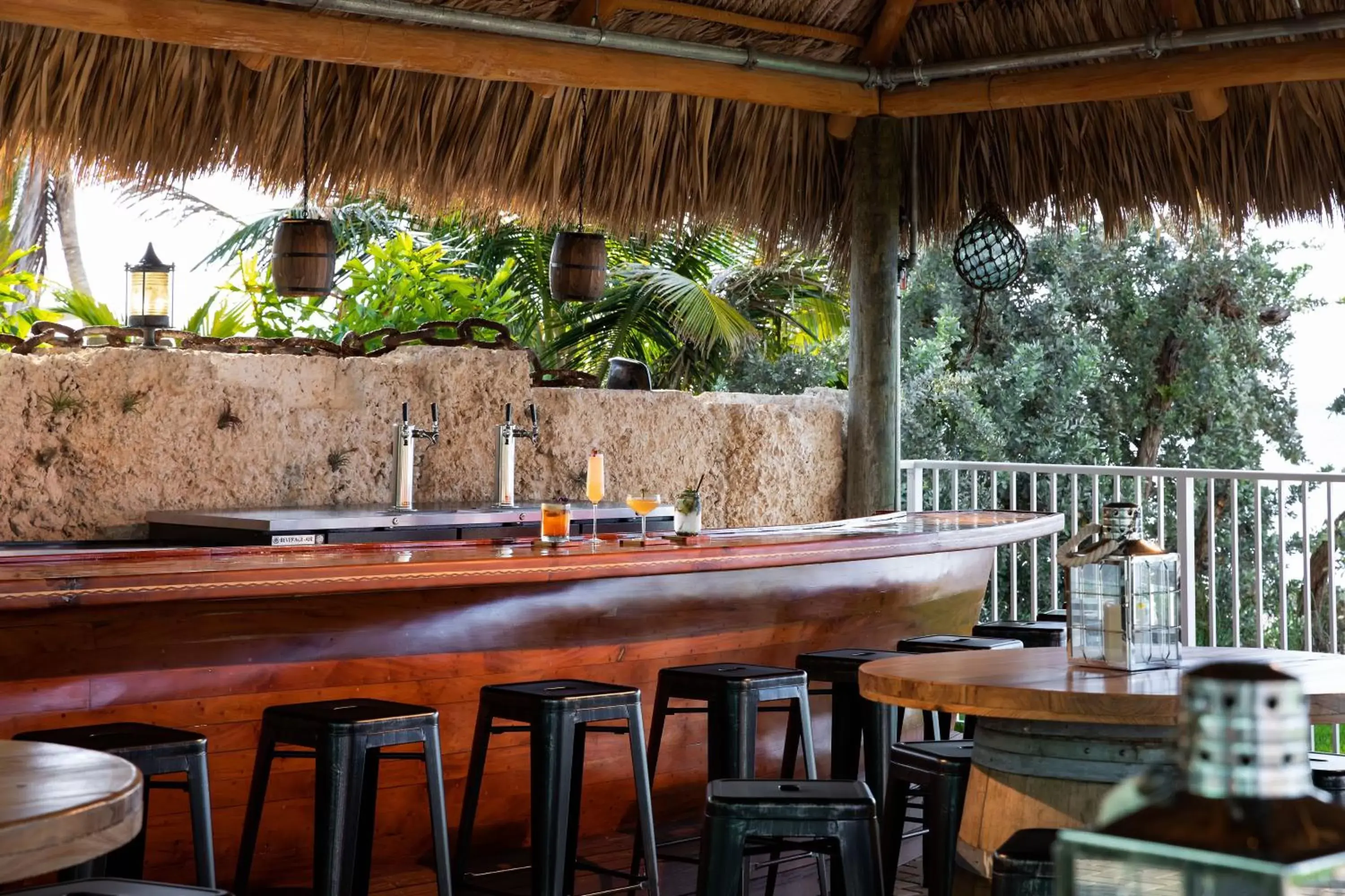 Lounge or bar, Lounge/Bar in Grassy Flats Resort & Beach Club