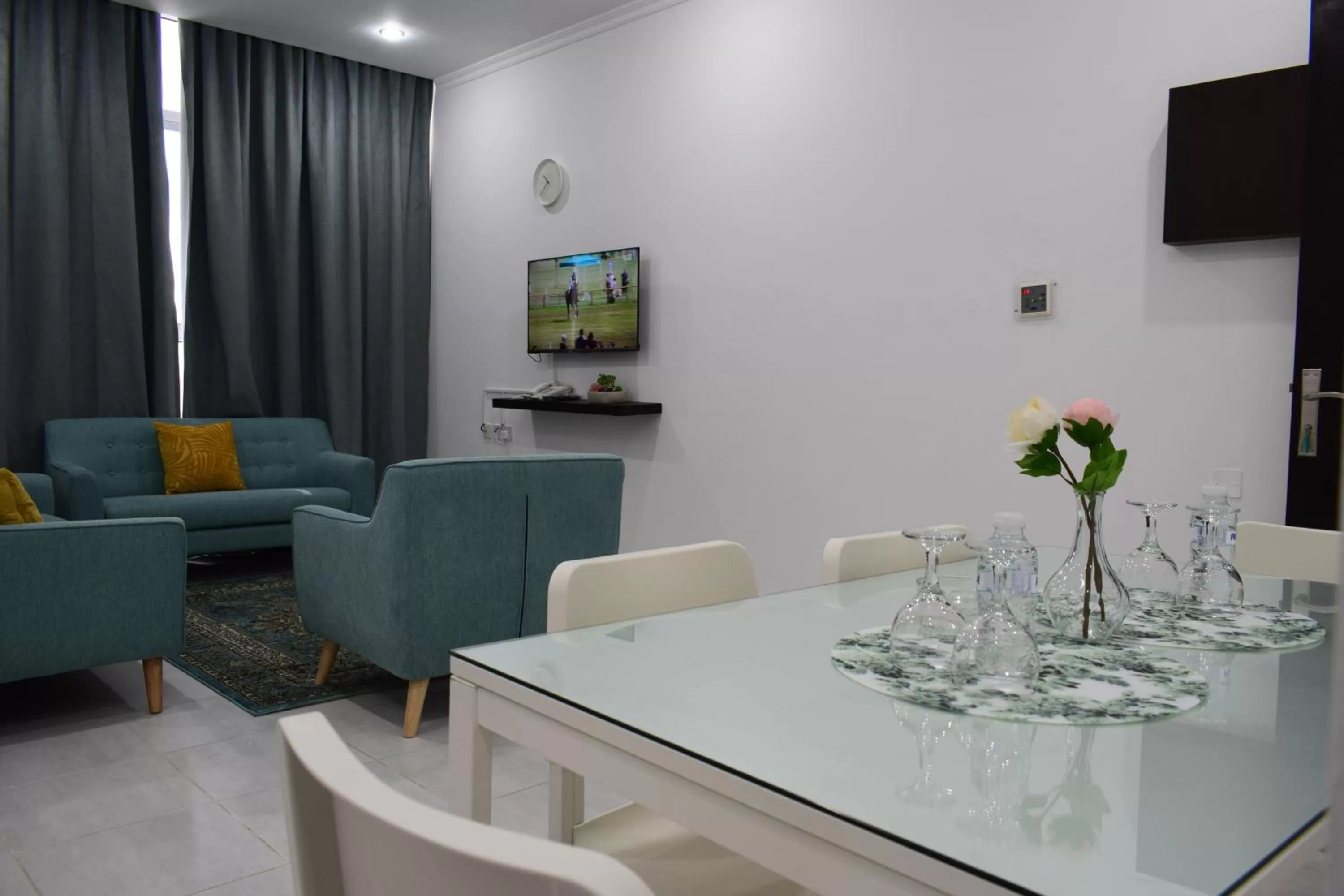 Dining Area in Atlantis Suites Hotel