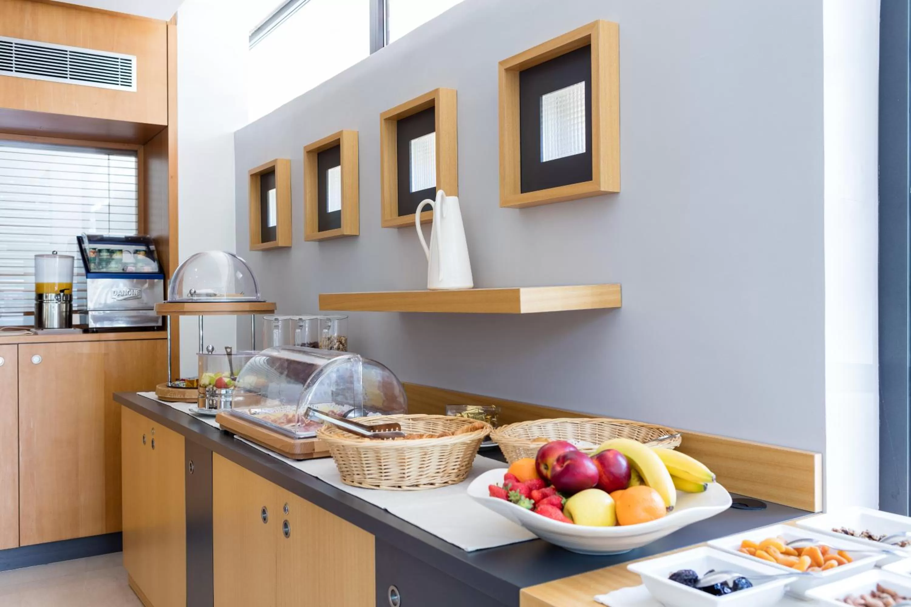 Breakfast in Hôtel Rotonde Aix-en-Provence centre