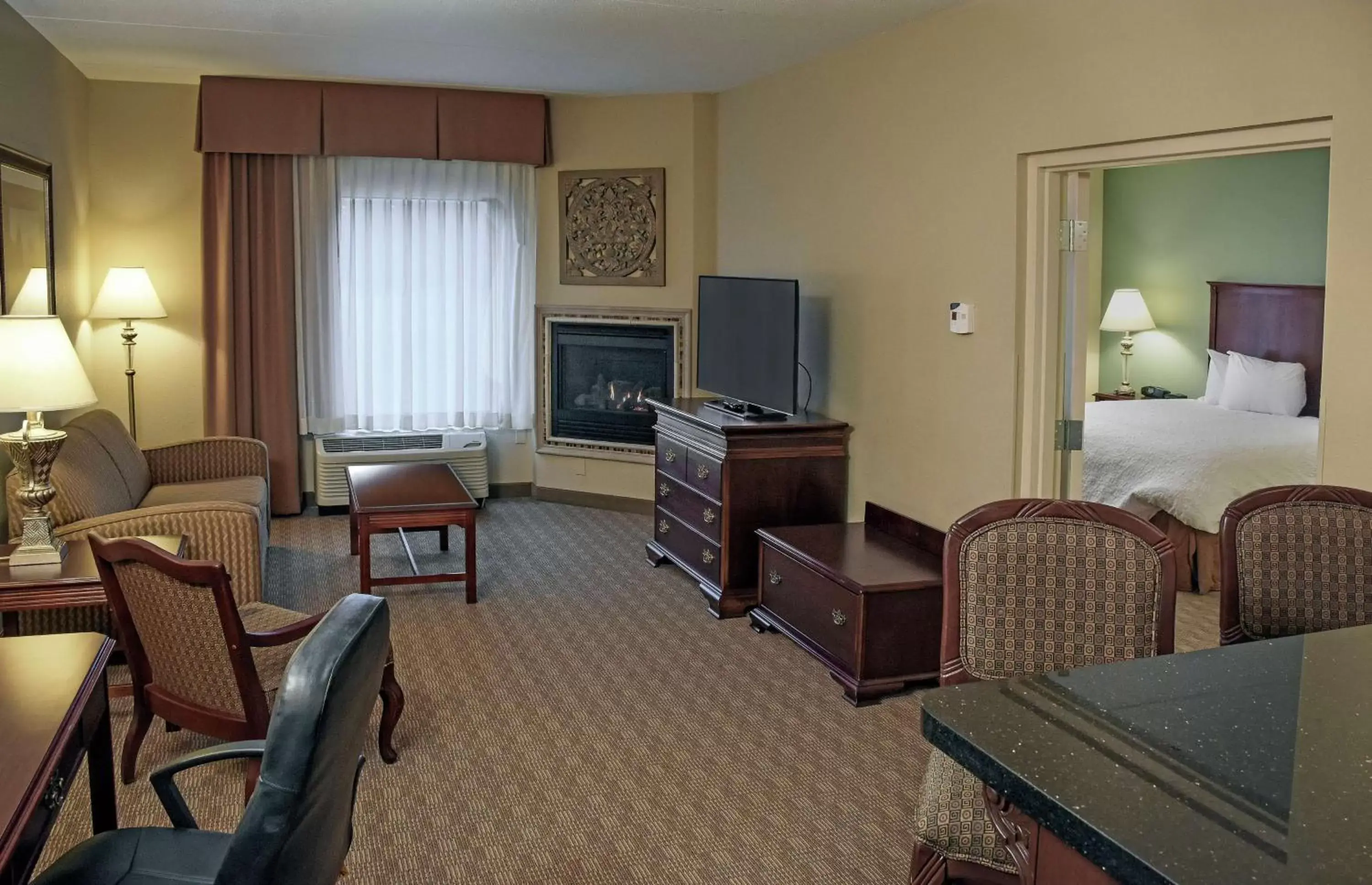 Bedroom, Seating Area in Hampton Inn & Suites Youngstown-Canfield