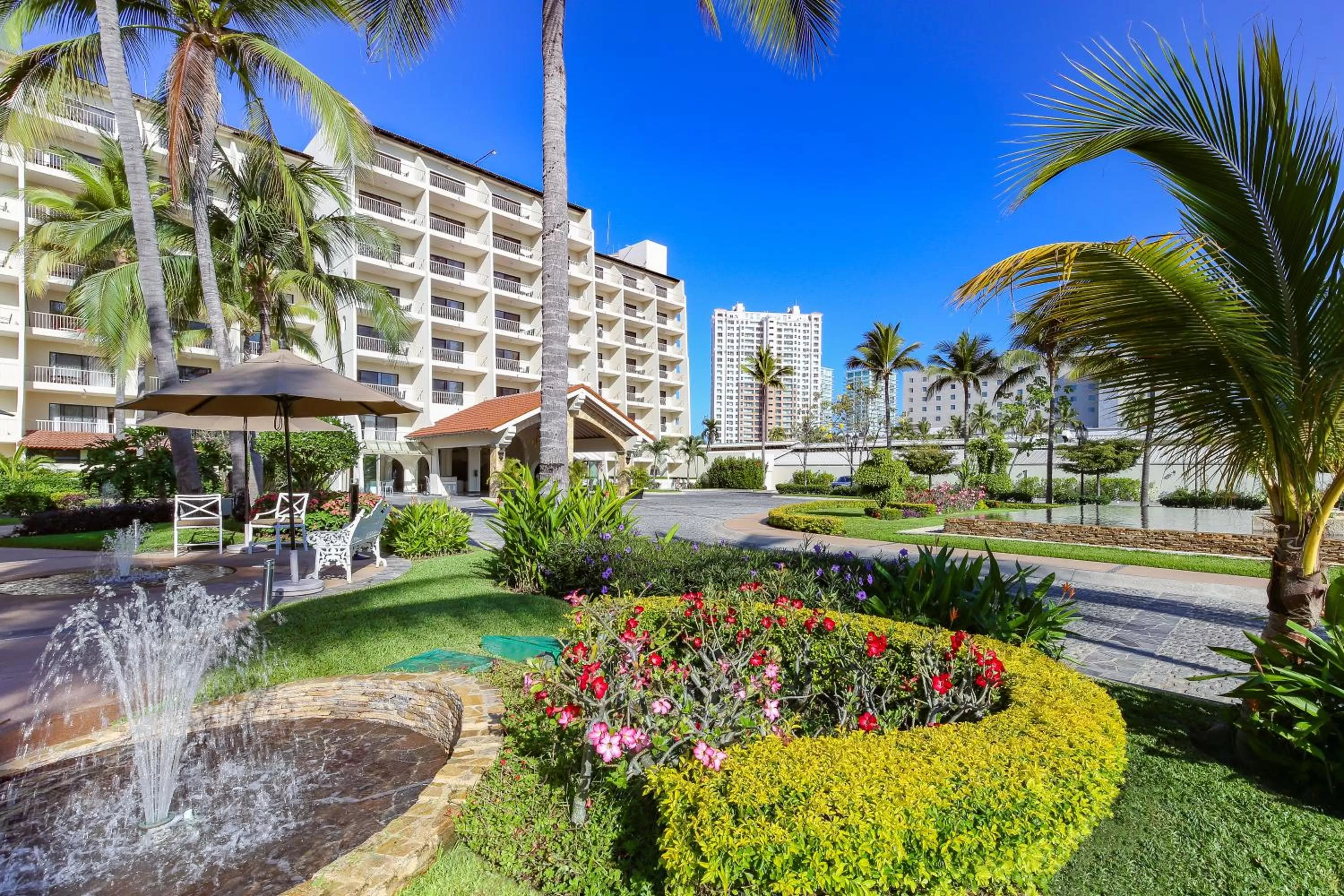 Facade/entrance in Villa del Palmar Beach Resort & Spa Puerto Vallarta
