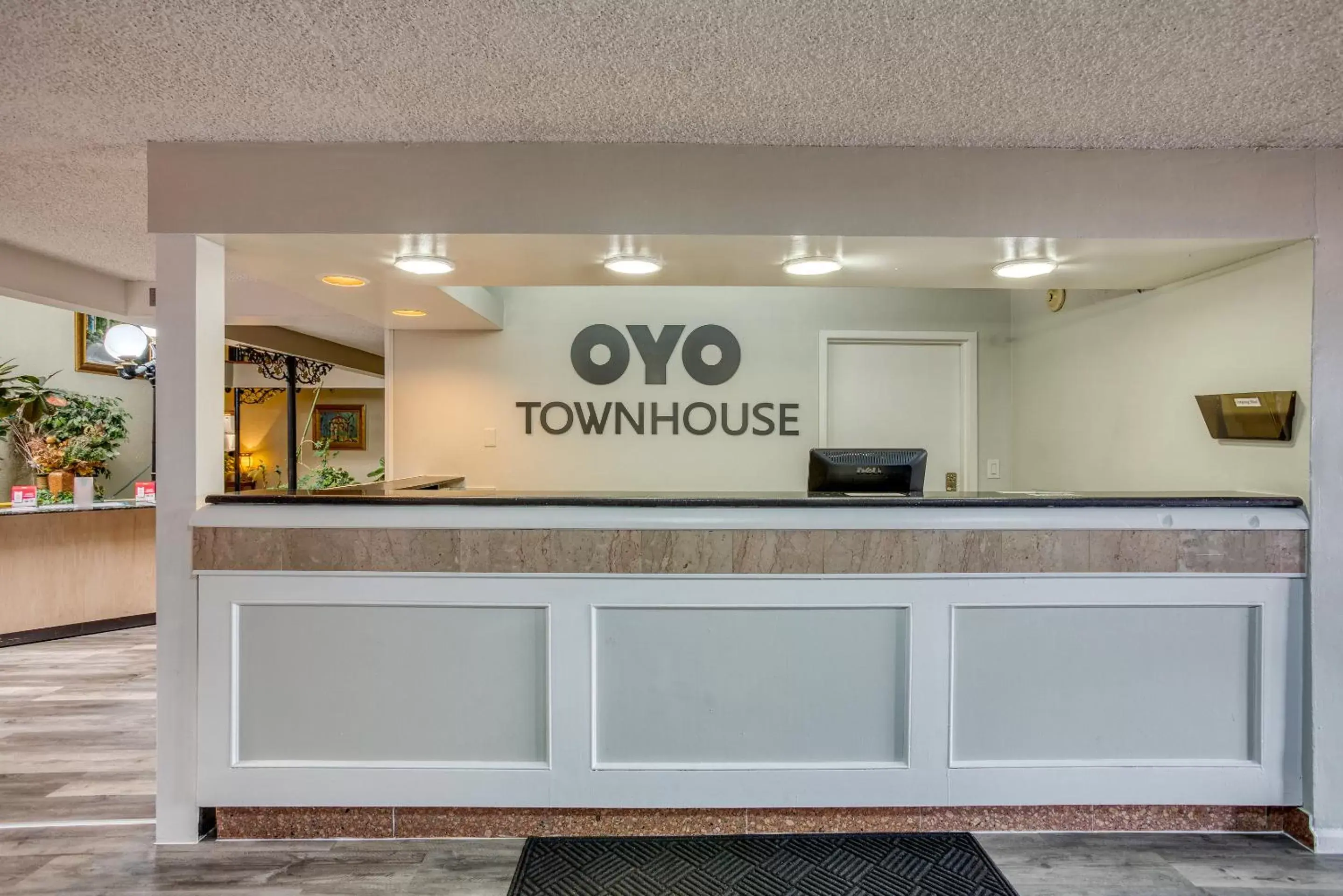 Lobby or reception, Lobby/Reception in OYO Townhouse Tulsa Woodland Hills