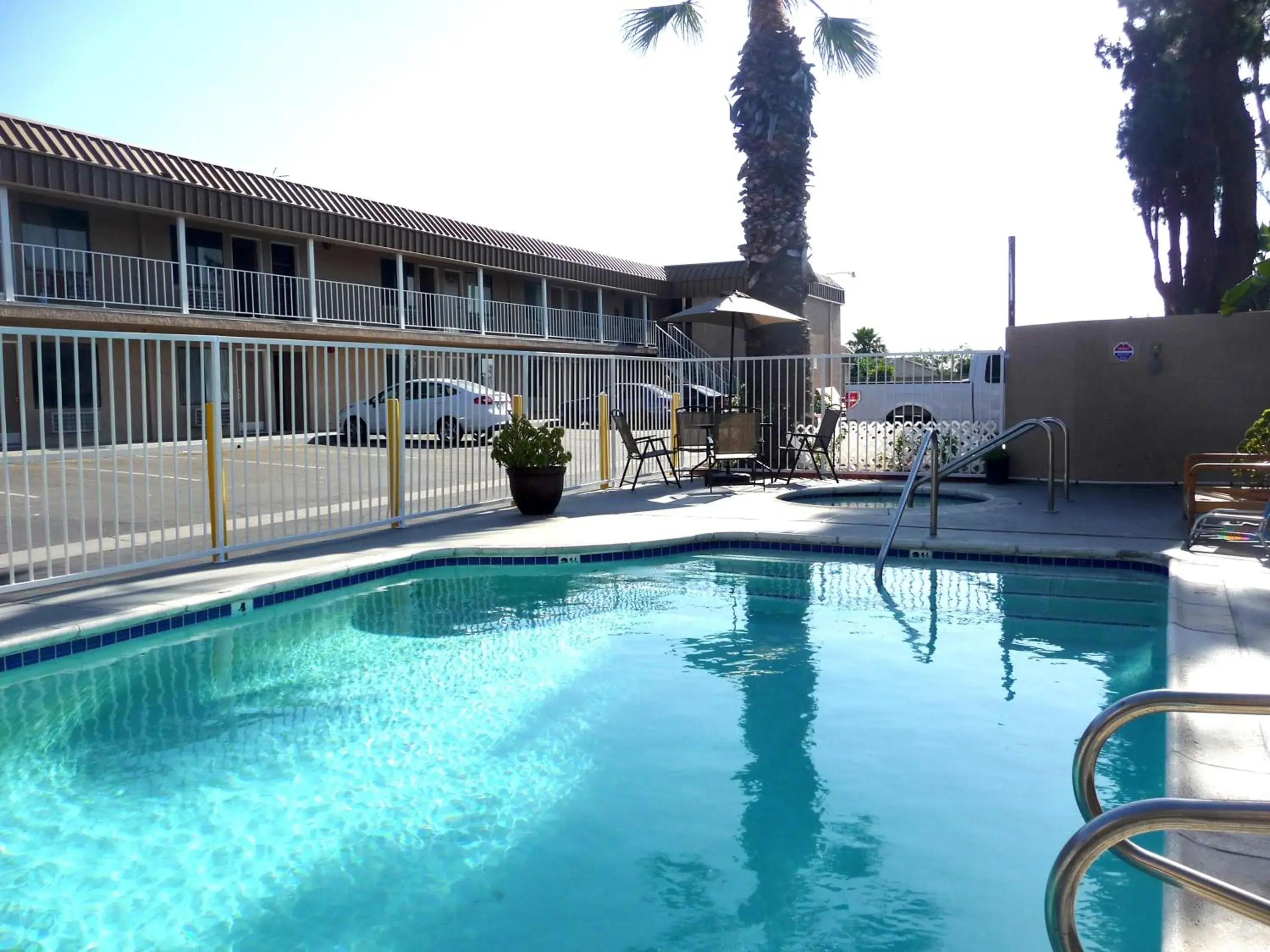 Swimming Pool in Rainbow Inn