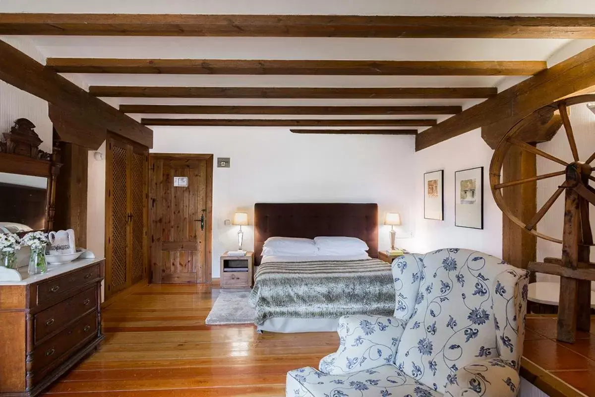 Superior Double Room in Molino de Alcuneza Relais & Châteaux Superior Double Room in Molino de Alcuneza Relais & Châteaux