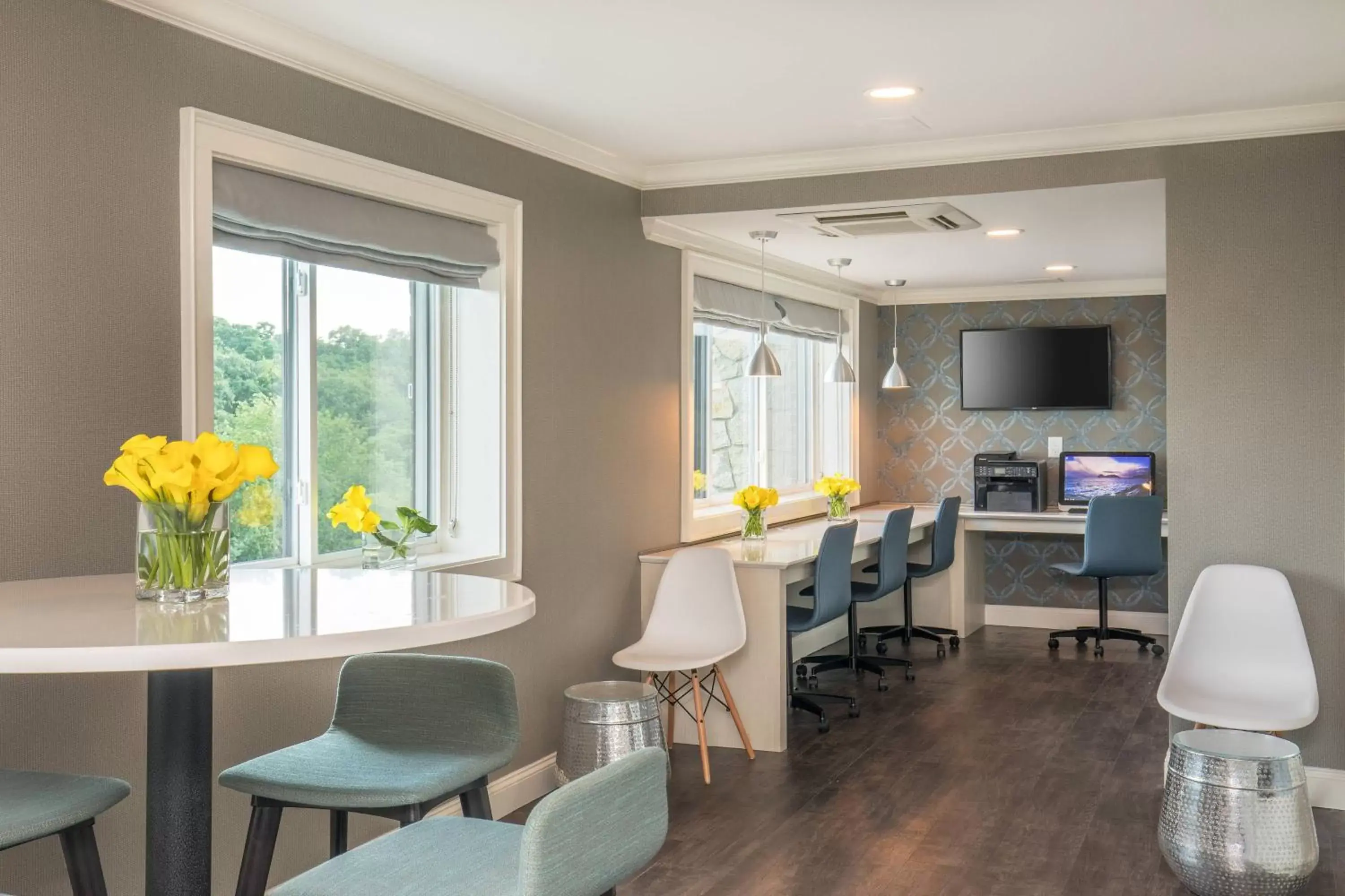 Lounge or bar, Seating Area in Sheraton Framingham Hotel & Conference Center