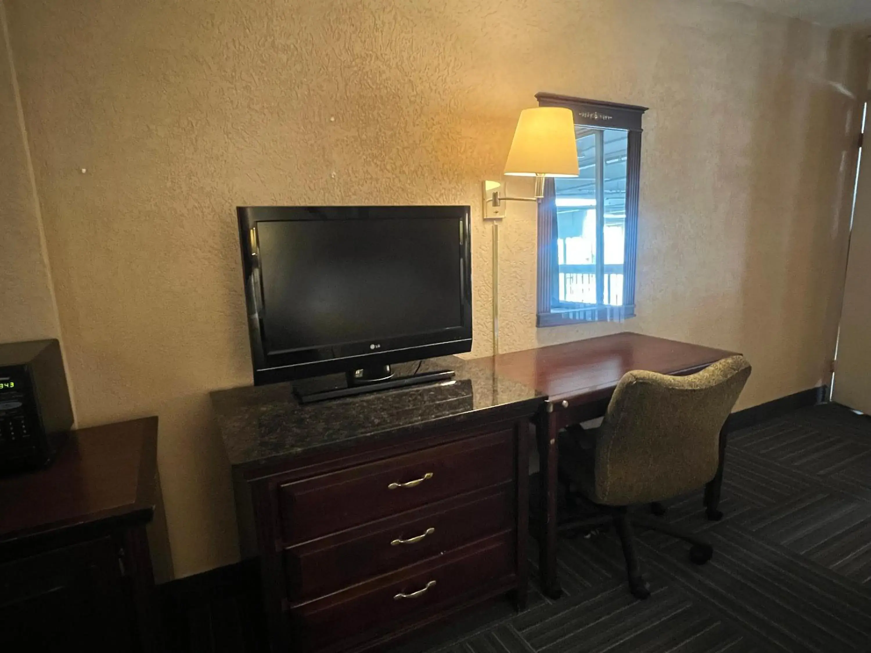 TV and multimedia, TV/Entertainment Center in The Lodge Hotel and Banquets