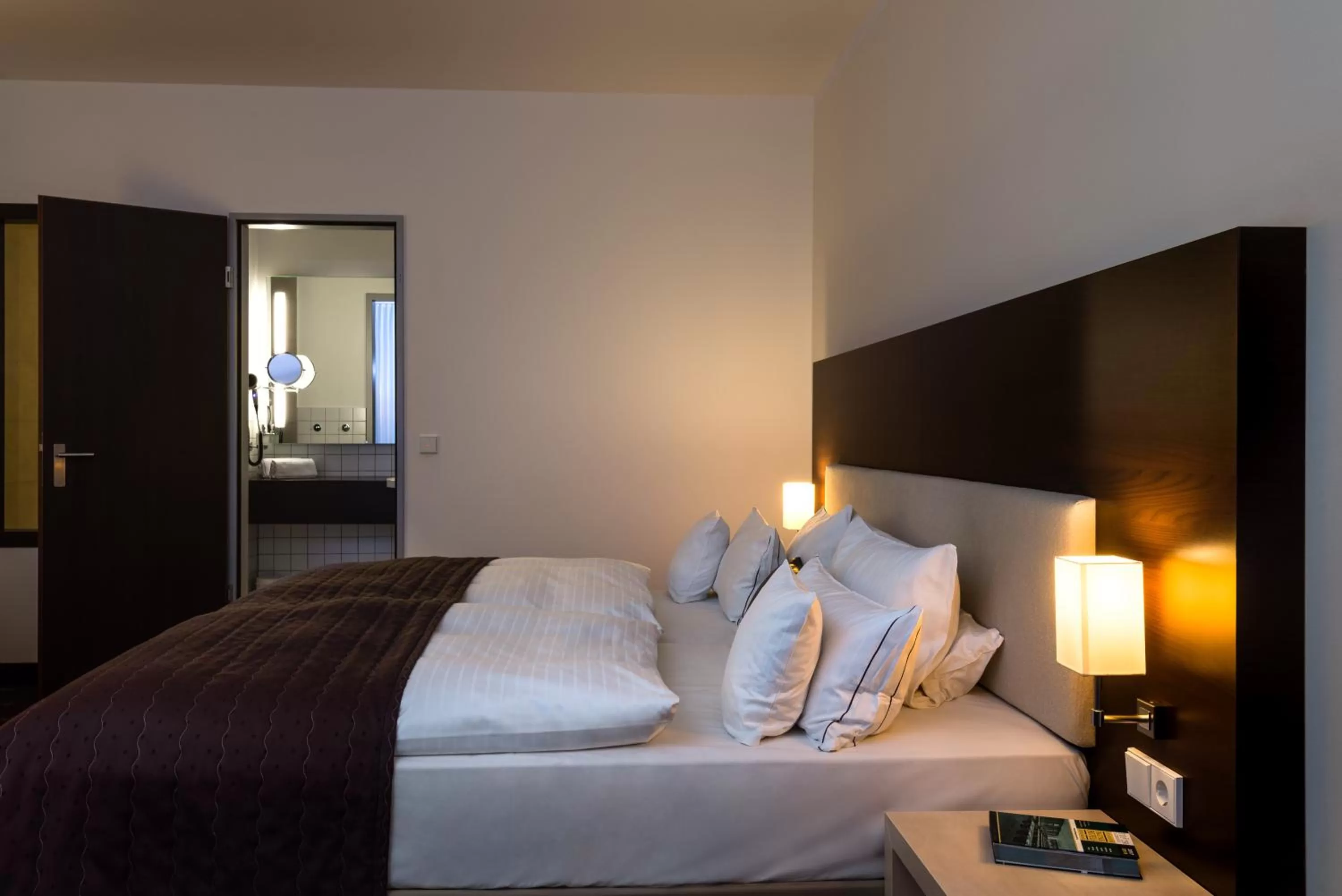 Bedroom, Bed in Hotel Esplanade Dortmund