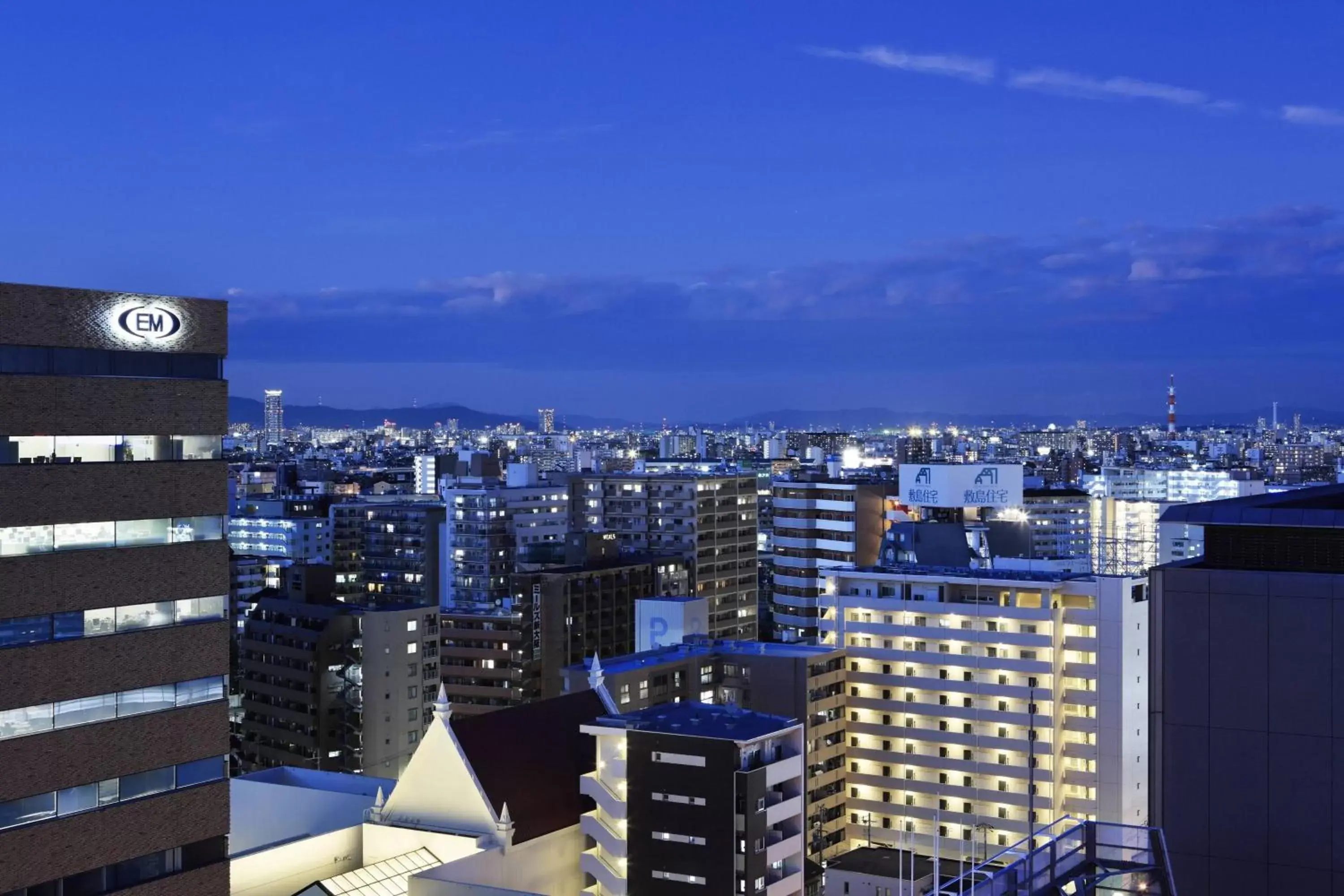 Photo of the whole room in Courtyard by Marriott Shin-Osaka Station