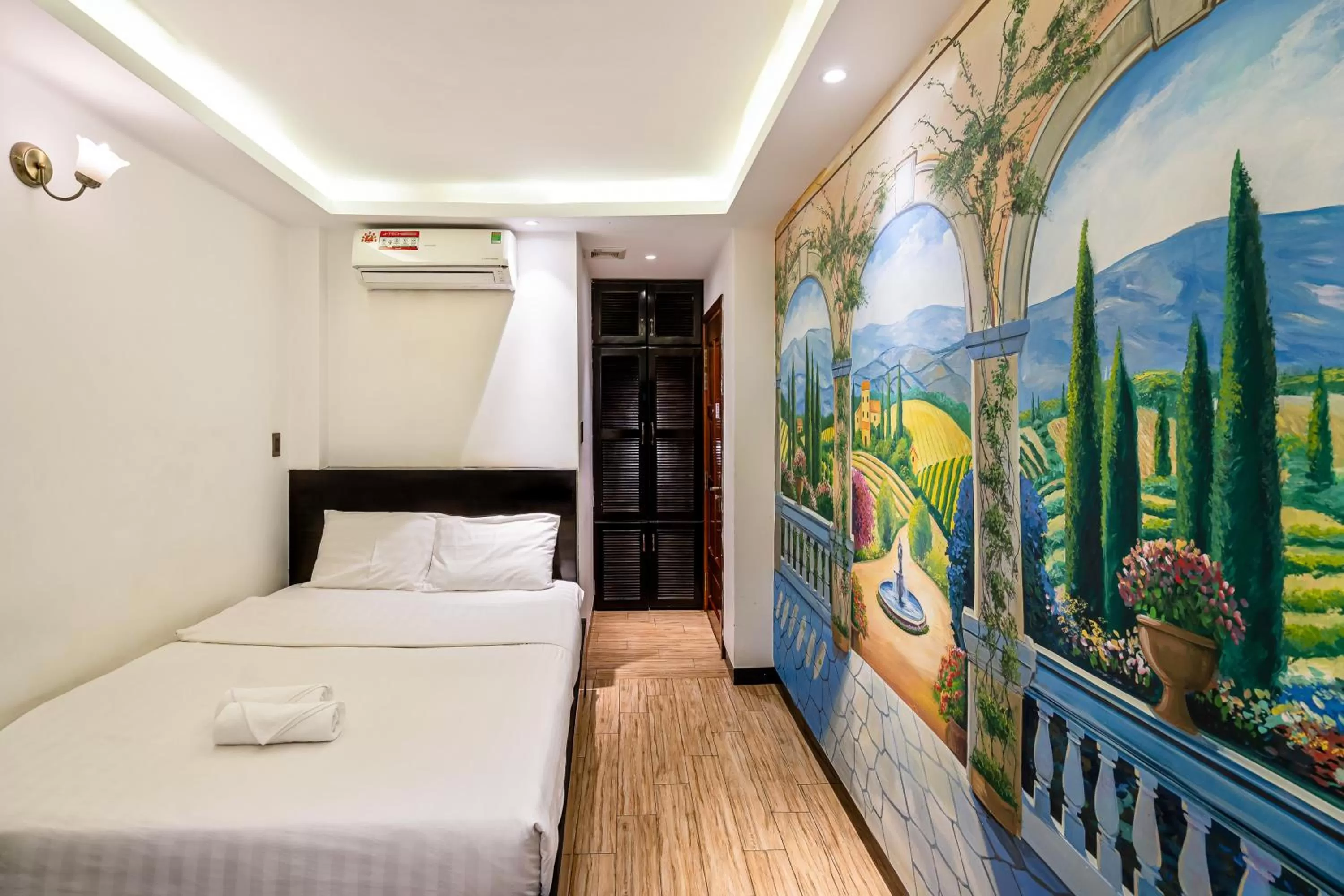 Photo of the whole room, Bed in Lotus Laverne Hotel