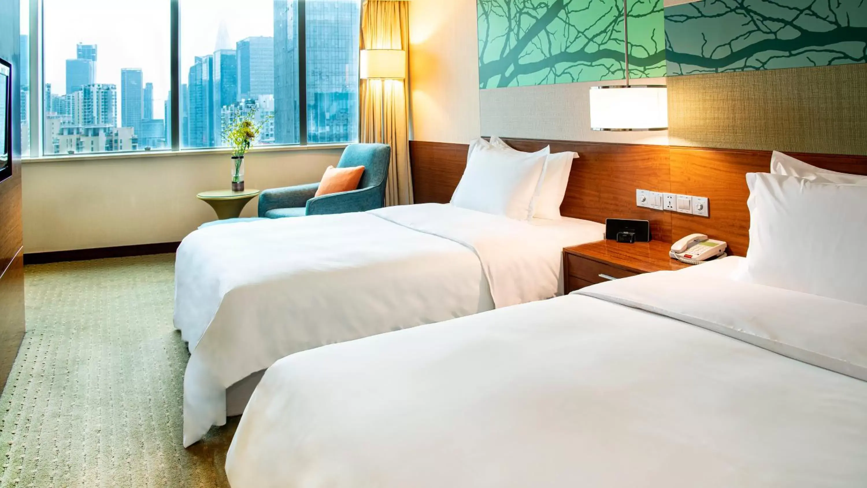 Photo of the whole room, Bed in Holiday Inn Shenzhen Donghua, an IHG Hotel