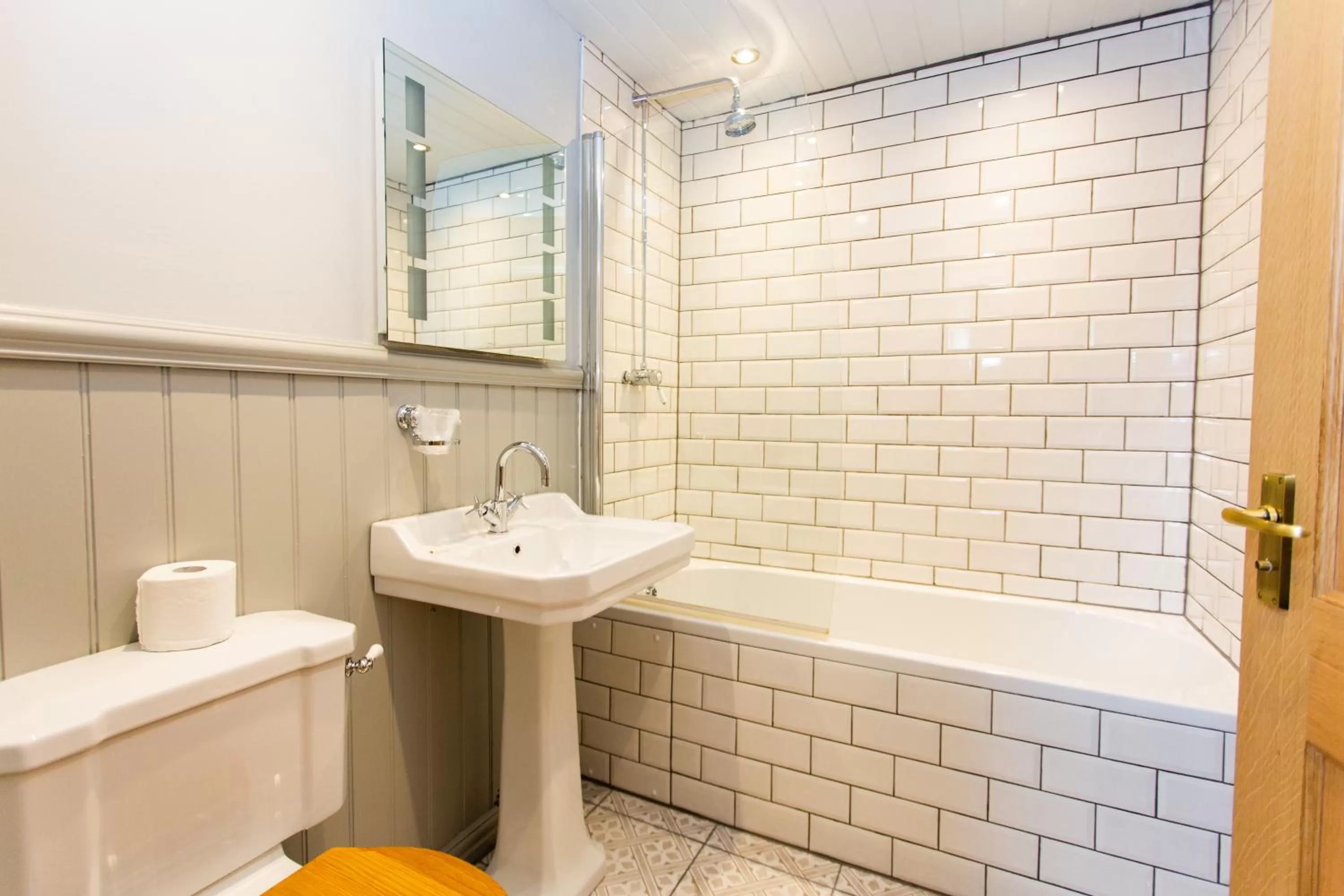 Bathroom in The Queens Hotel