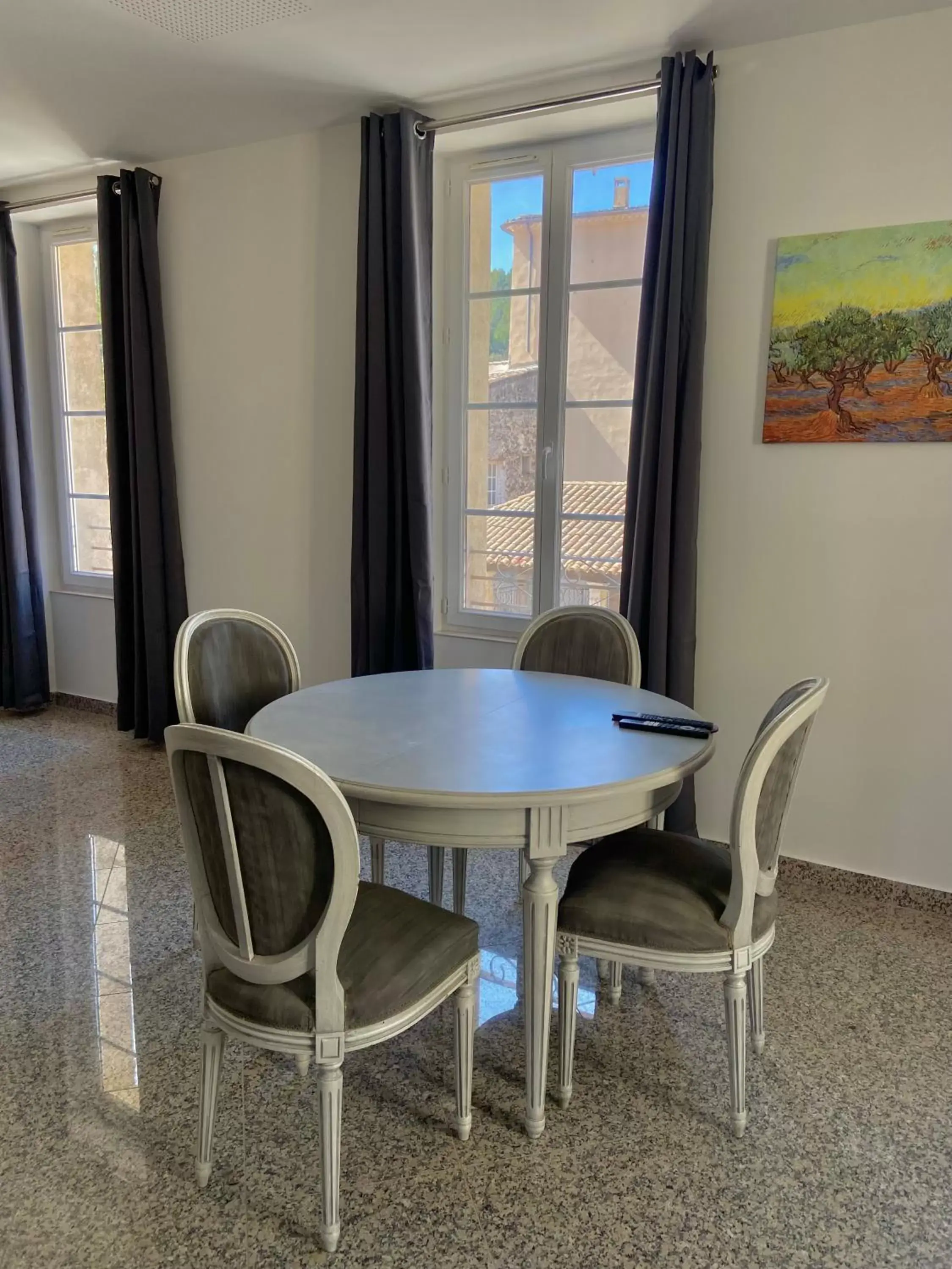 Dining Area in Hôtel La Falaise