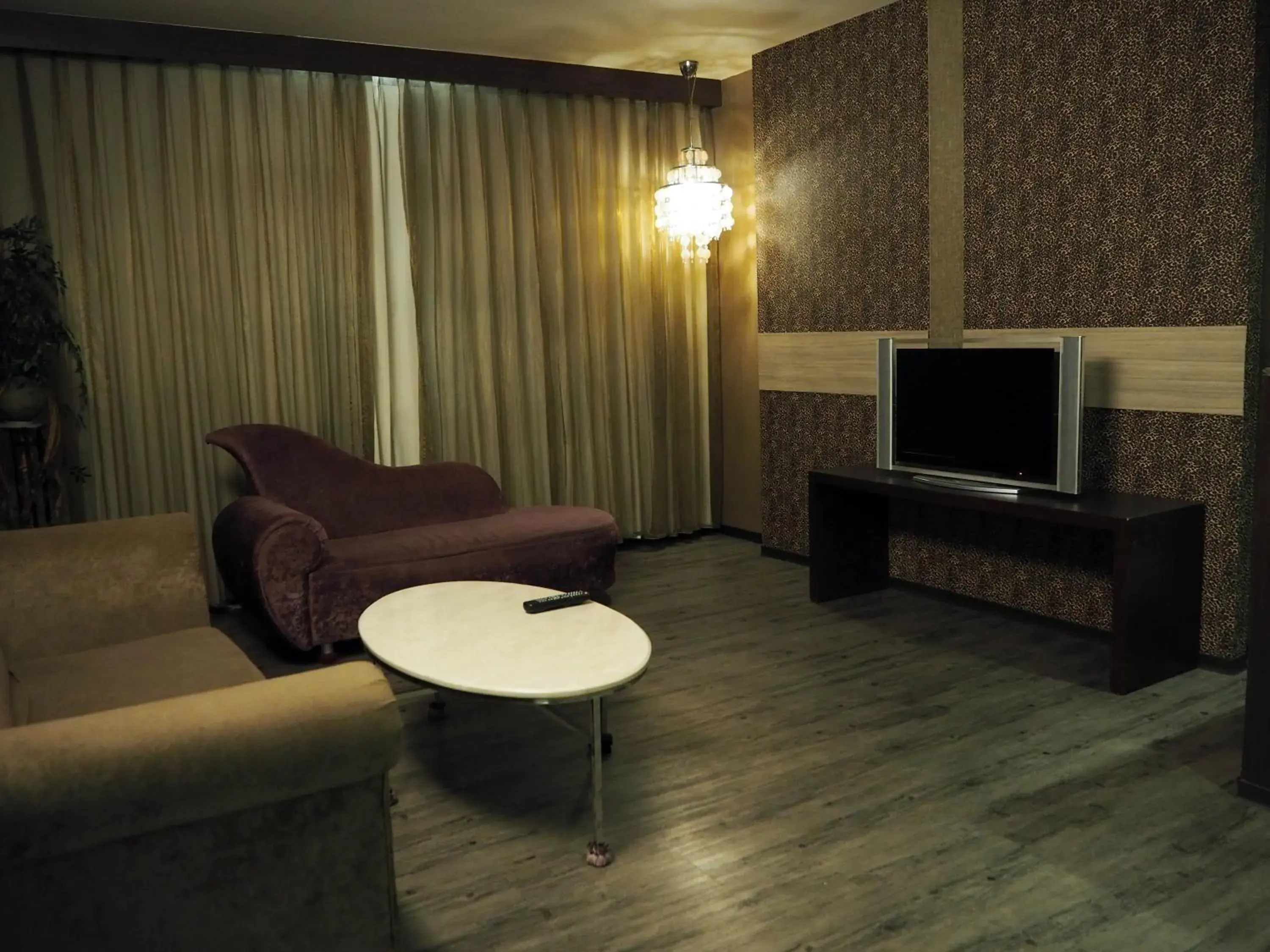 Living room, Seating Area in The Riverside Hotel & Motel