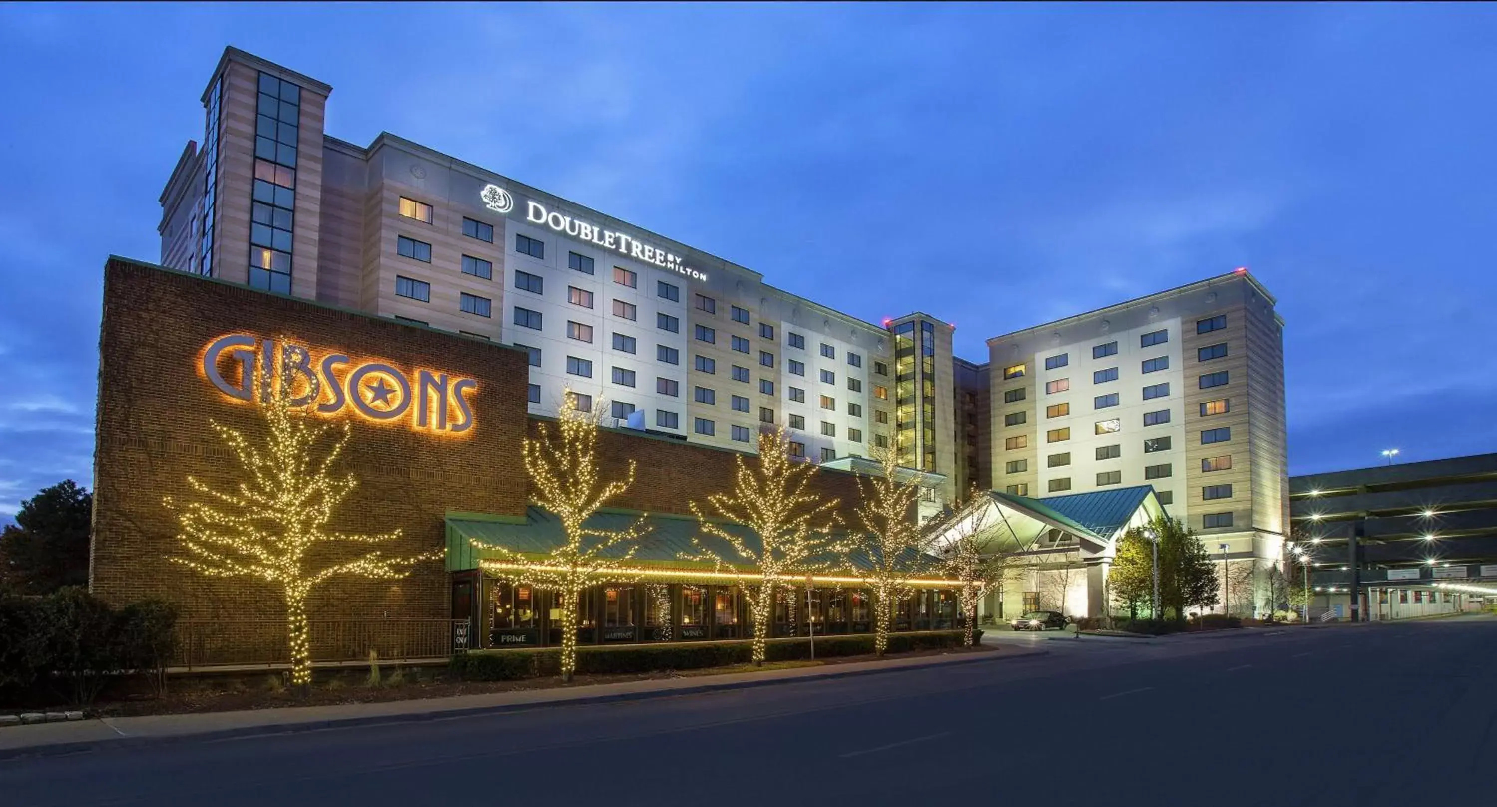 Property Building in DoubleTree by Hilton Chicago O'Hare Airport-Rosemont