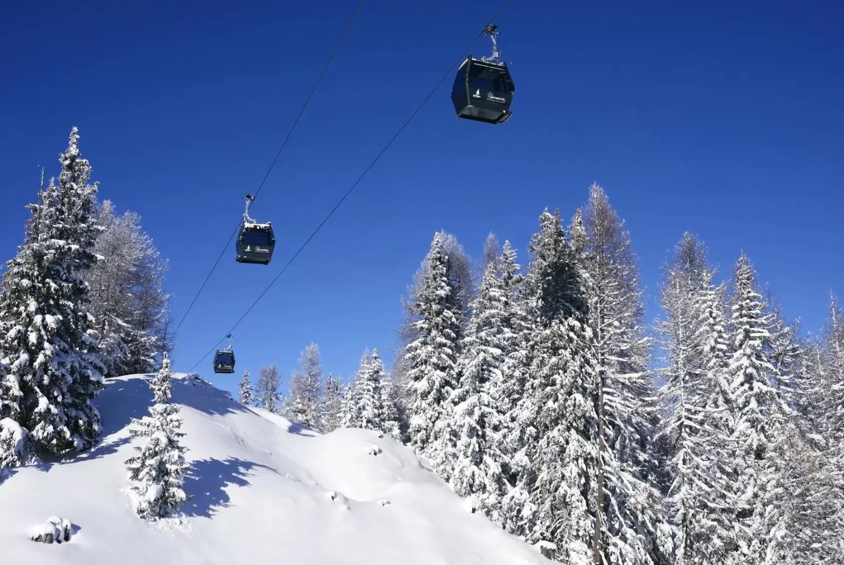 Skiing, Winter in SOWELL Family La Lauzière