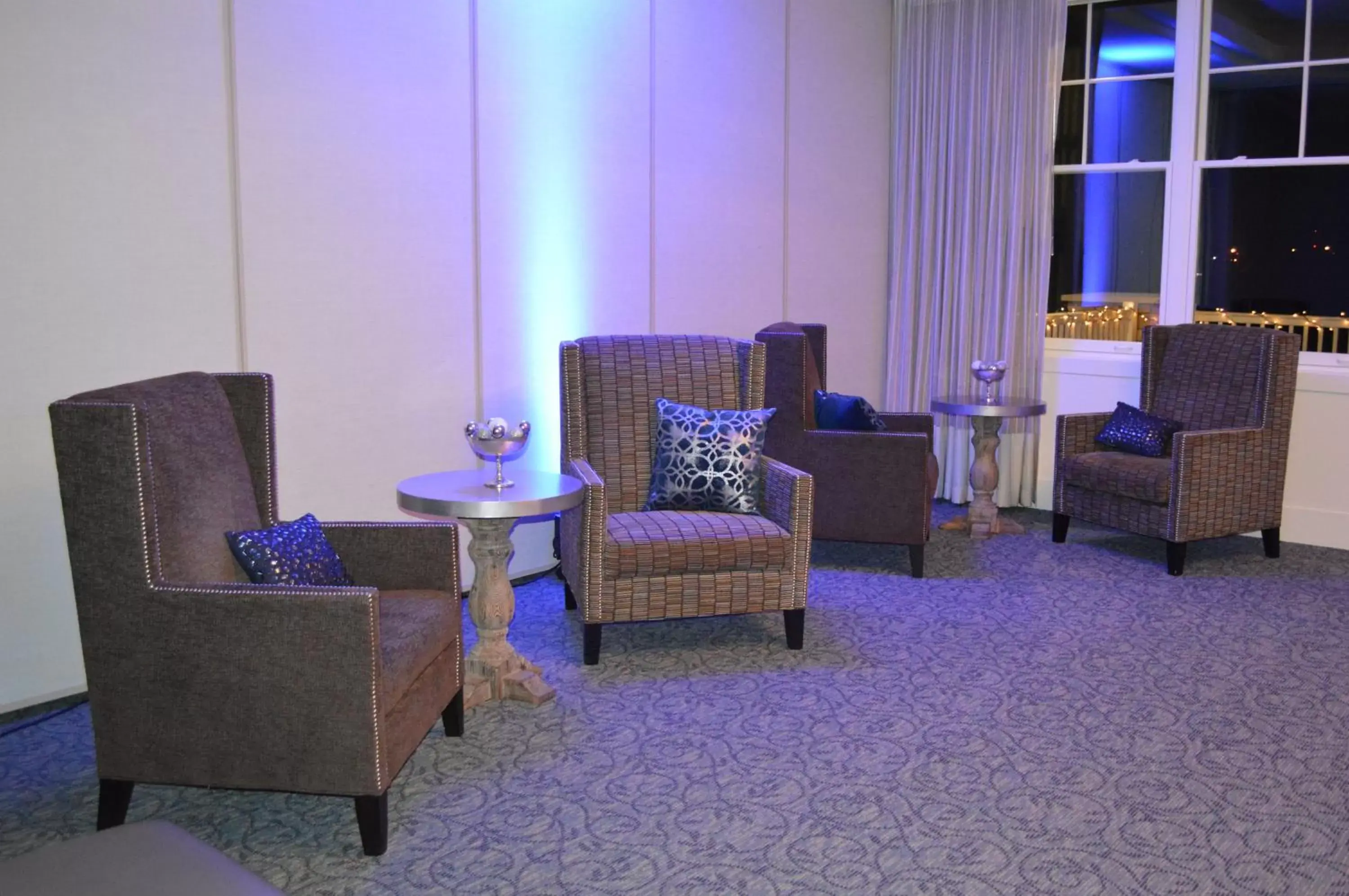 Lounge or bar, Seating Area in The Inn at Harbor Shores