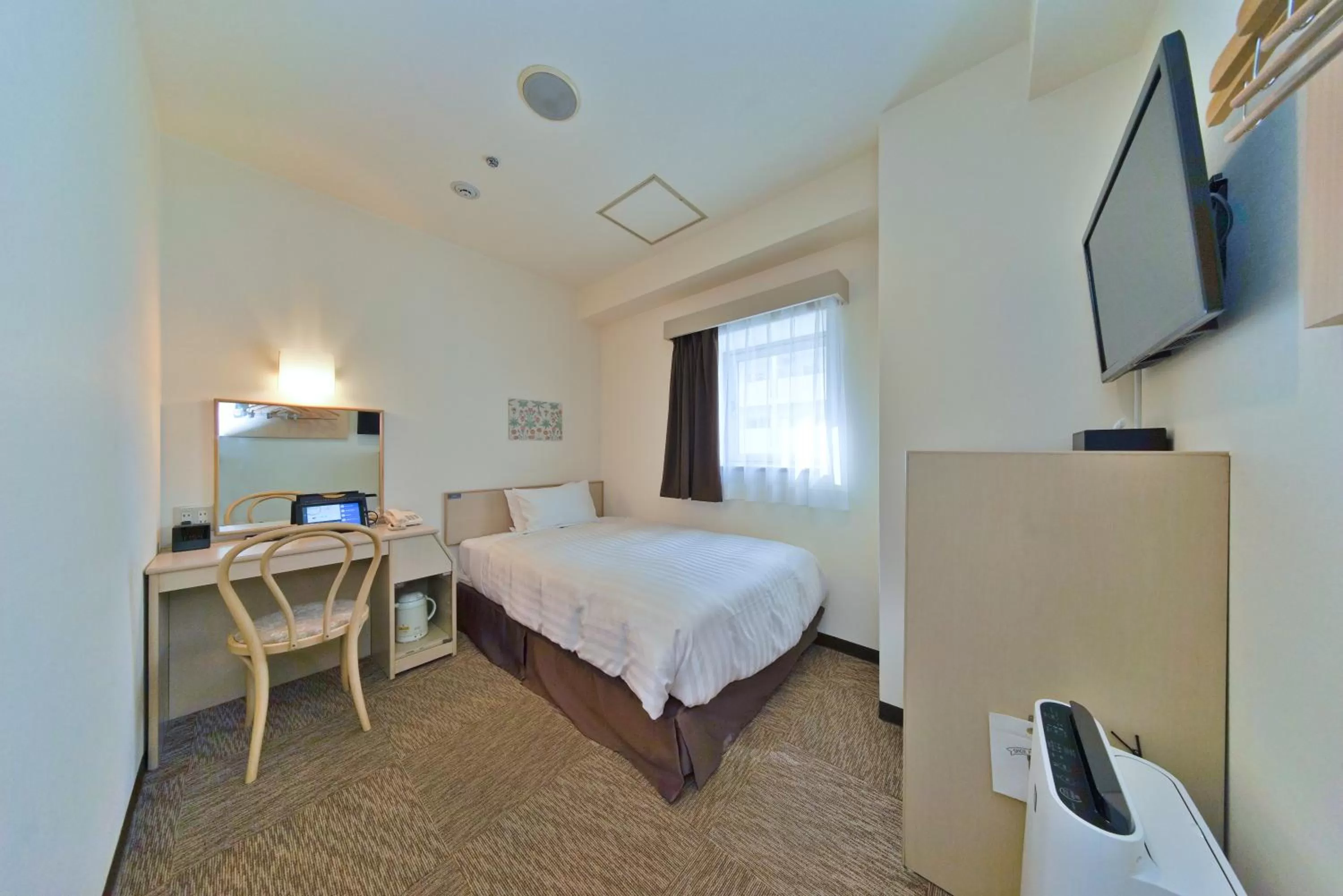 Photo of the whole room, Bed in Best Western Osaka Tsukamoto