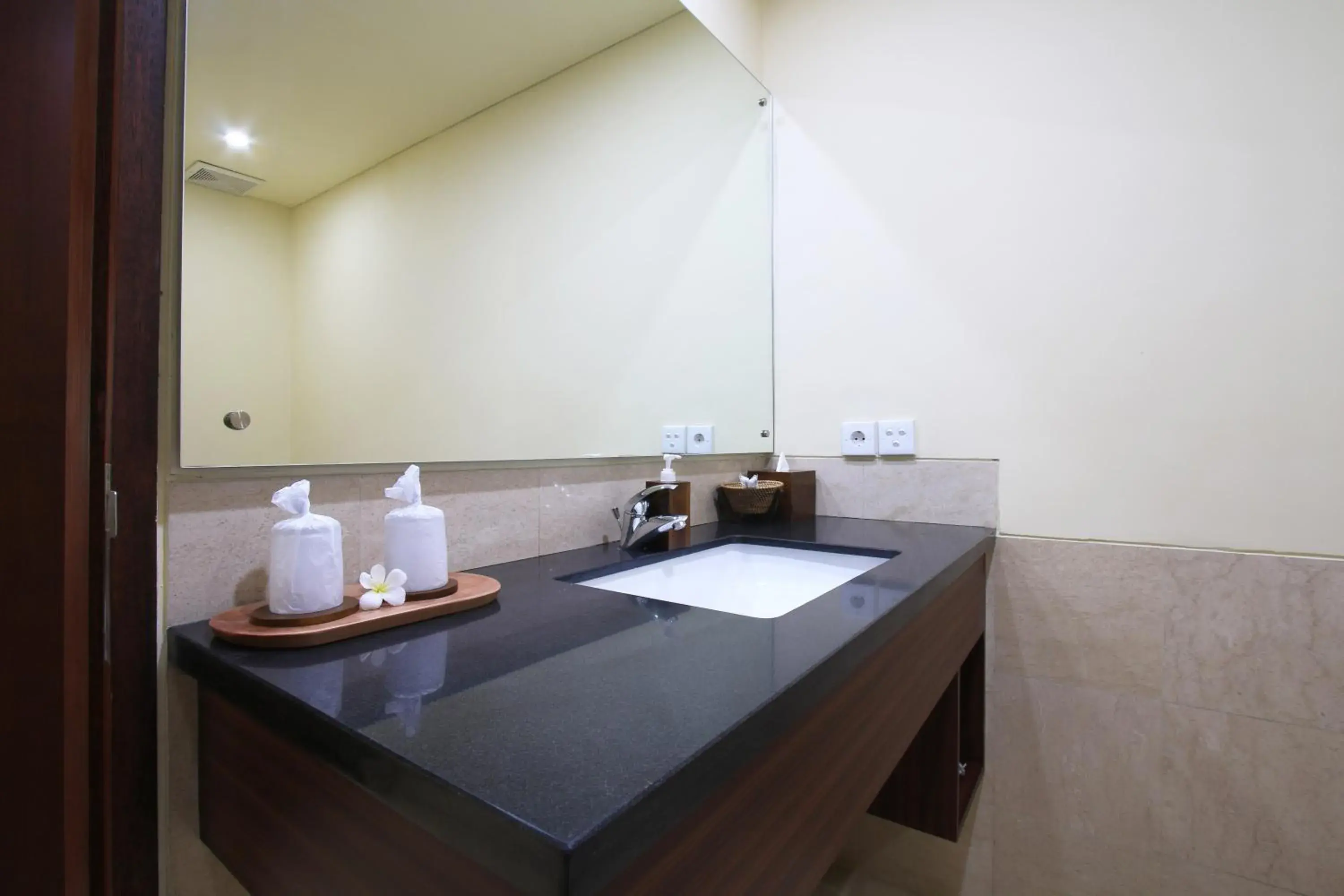 Bathroom in Byasa Ubud Hotel