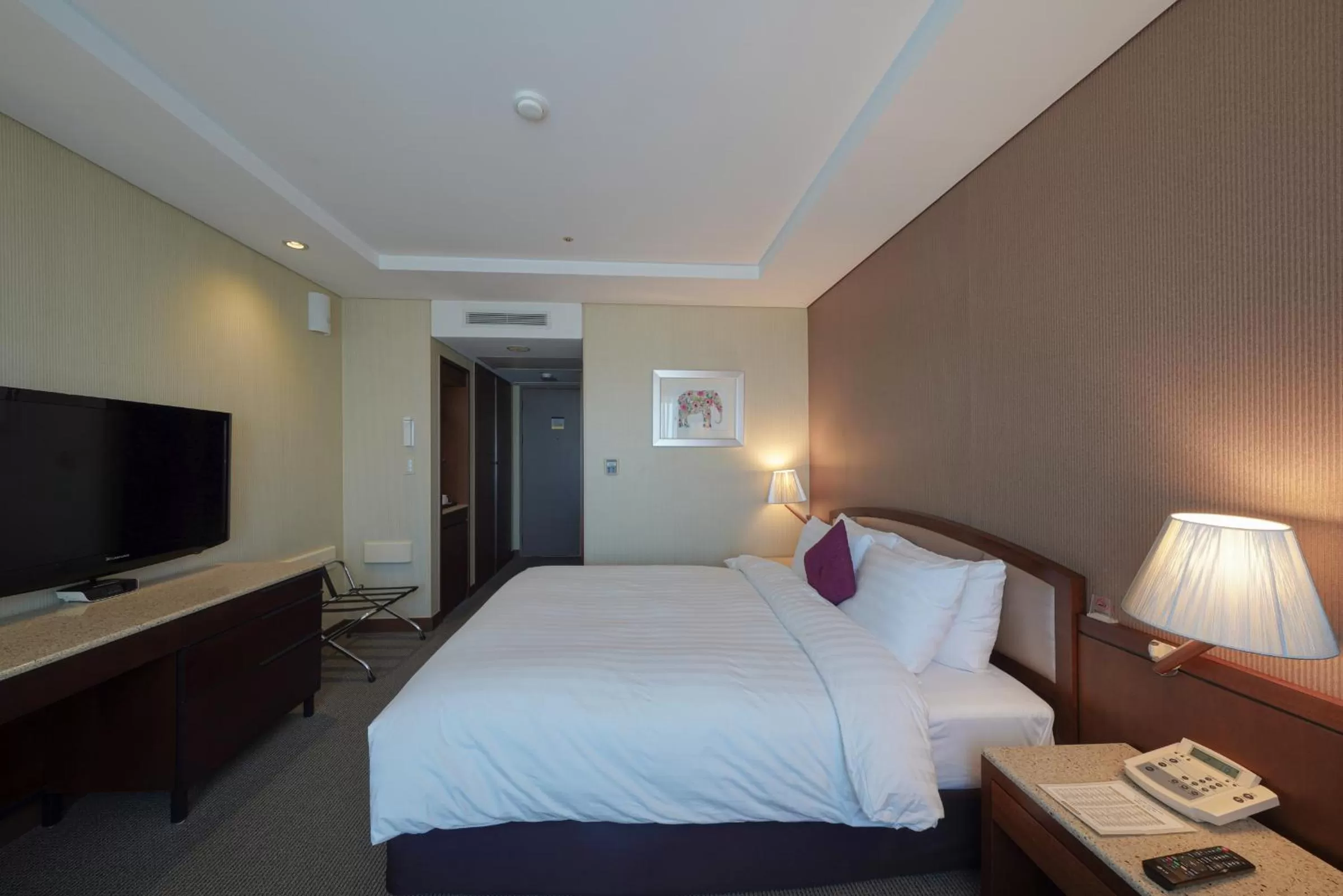 Bed in Best Western Premier Gangnam Hotel