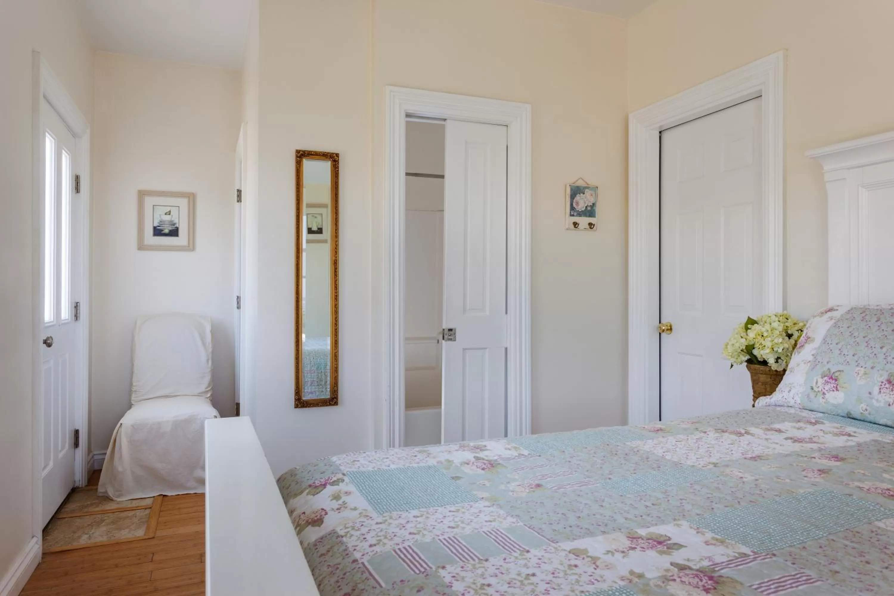 Bedroom, Bed in Avonlea