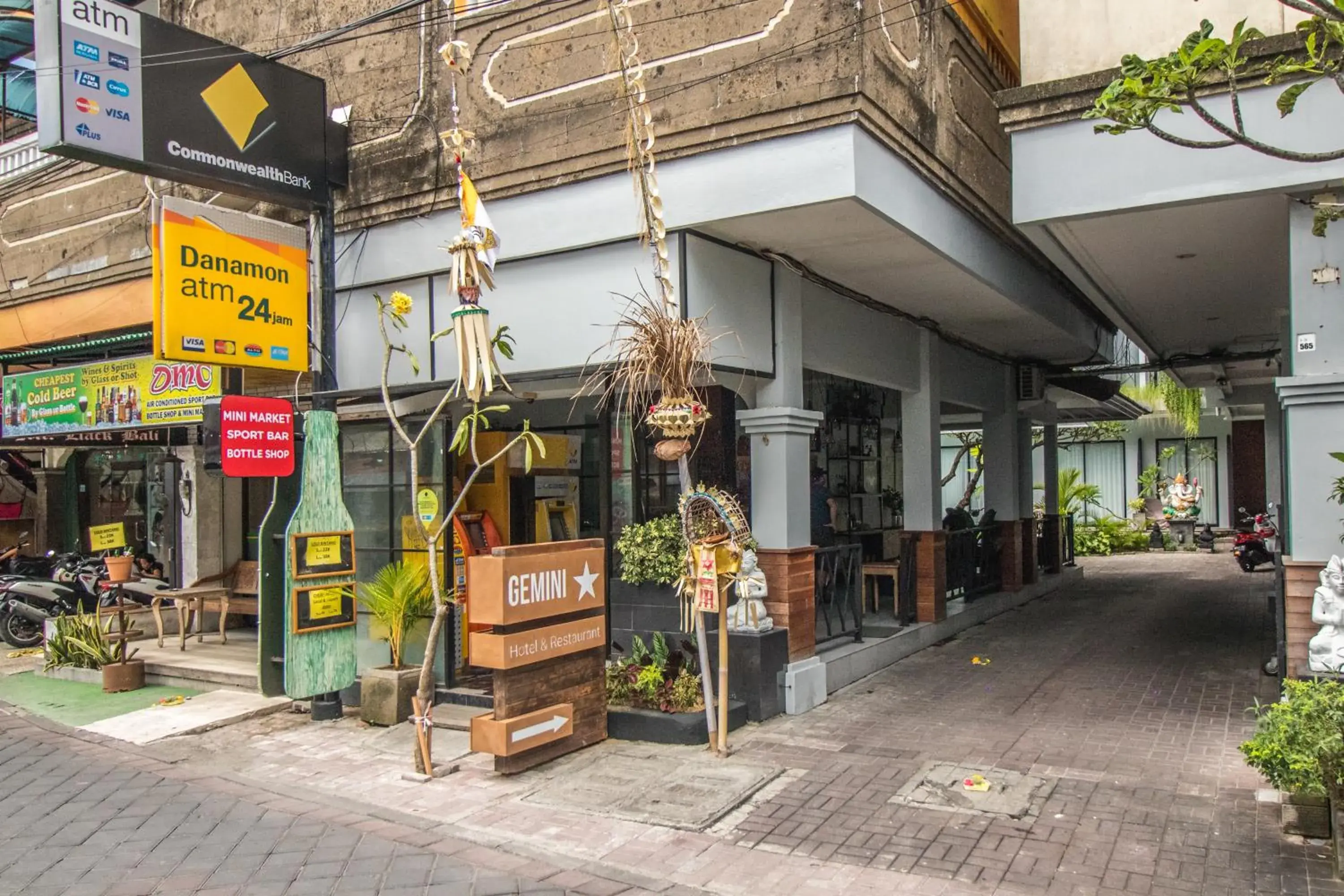 Facade/entrance in Gemini Star Hotel Kuta Facade/entrance in Gemini Star Hotel Kuta