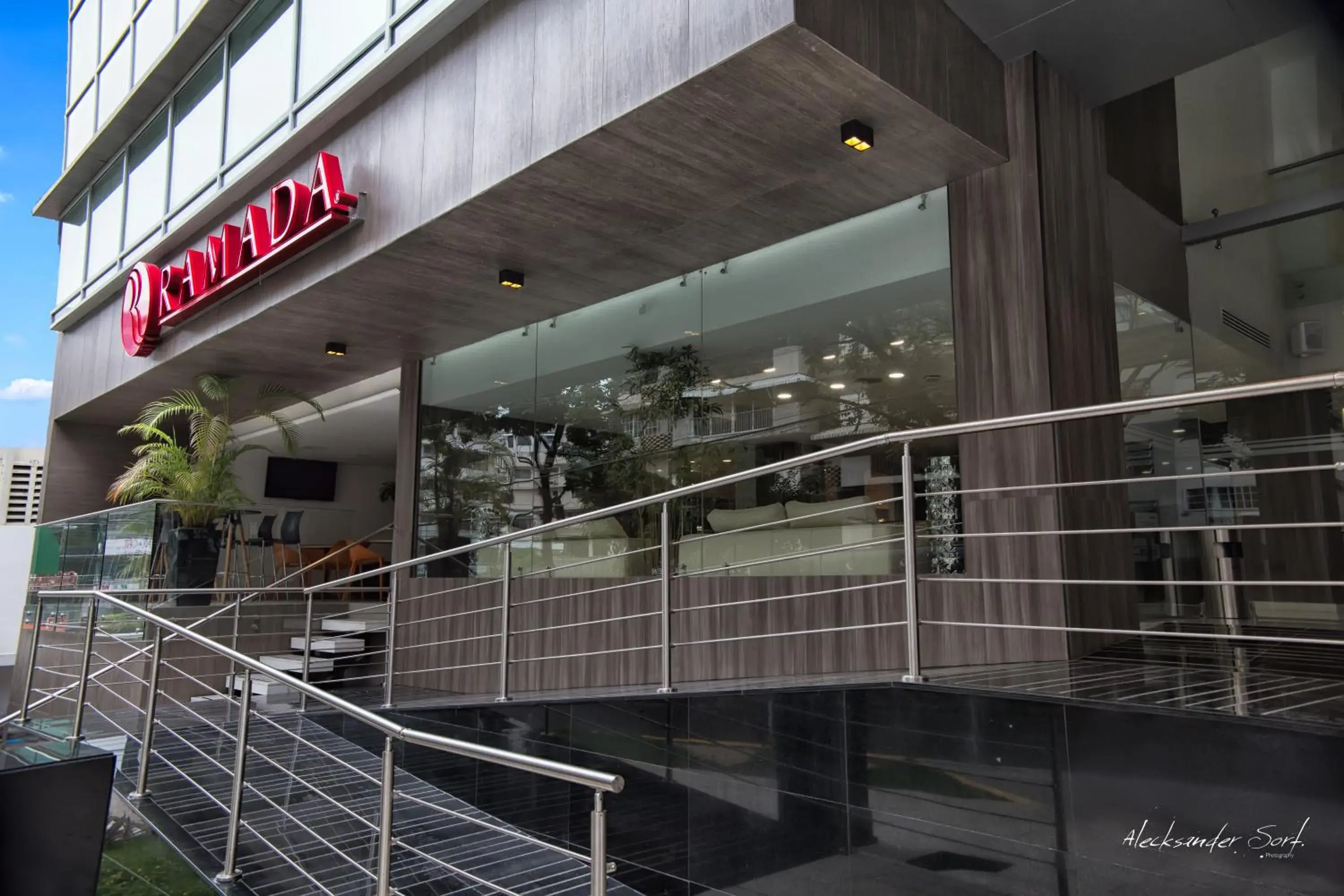 Facade/entrance in Ramada Panama Centro via Argentina