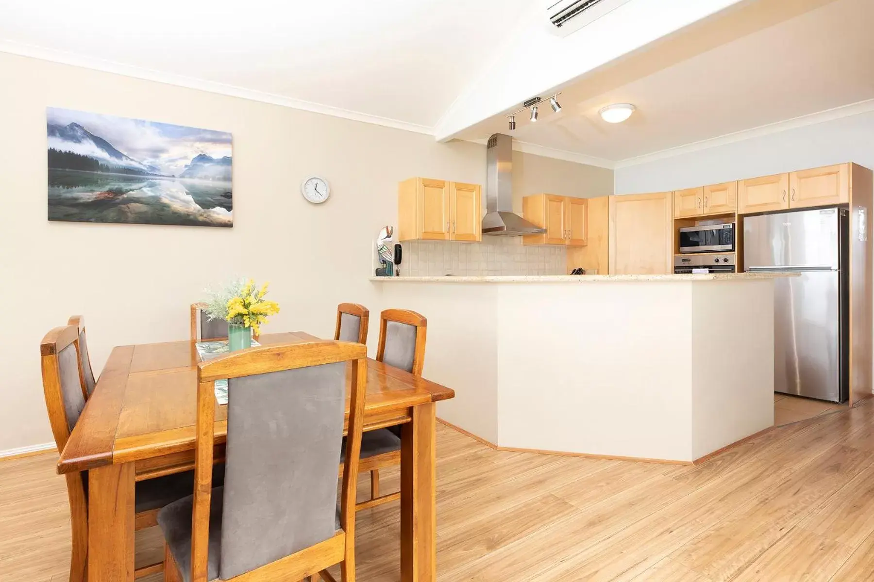 Kitchen/Kitchenette in Meridian Beachside Apartments