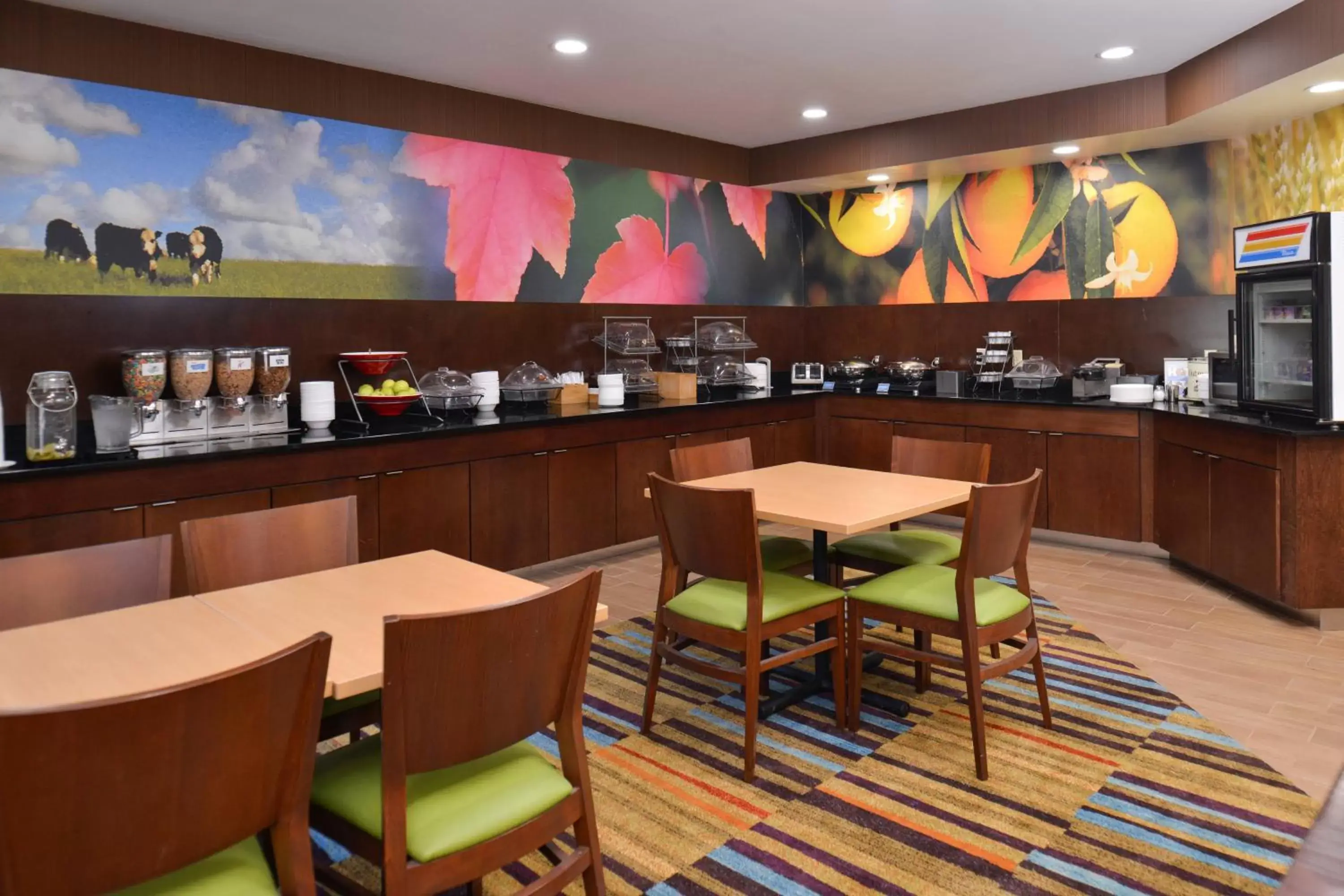 Breakfast, Restaurant/Places to Eat in Fairfield Inn & Suites Louisville North