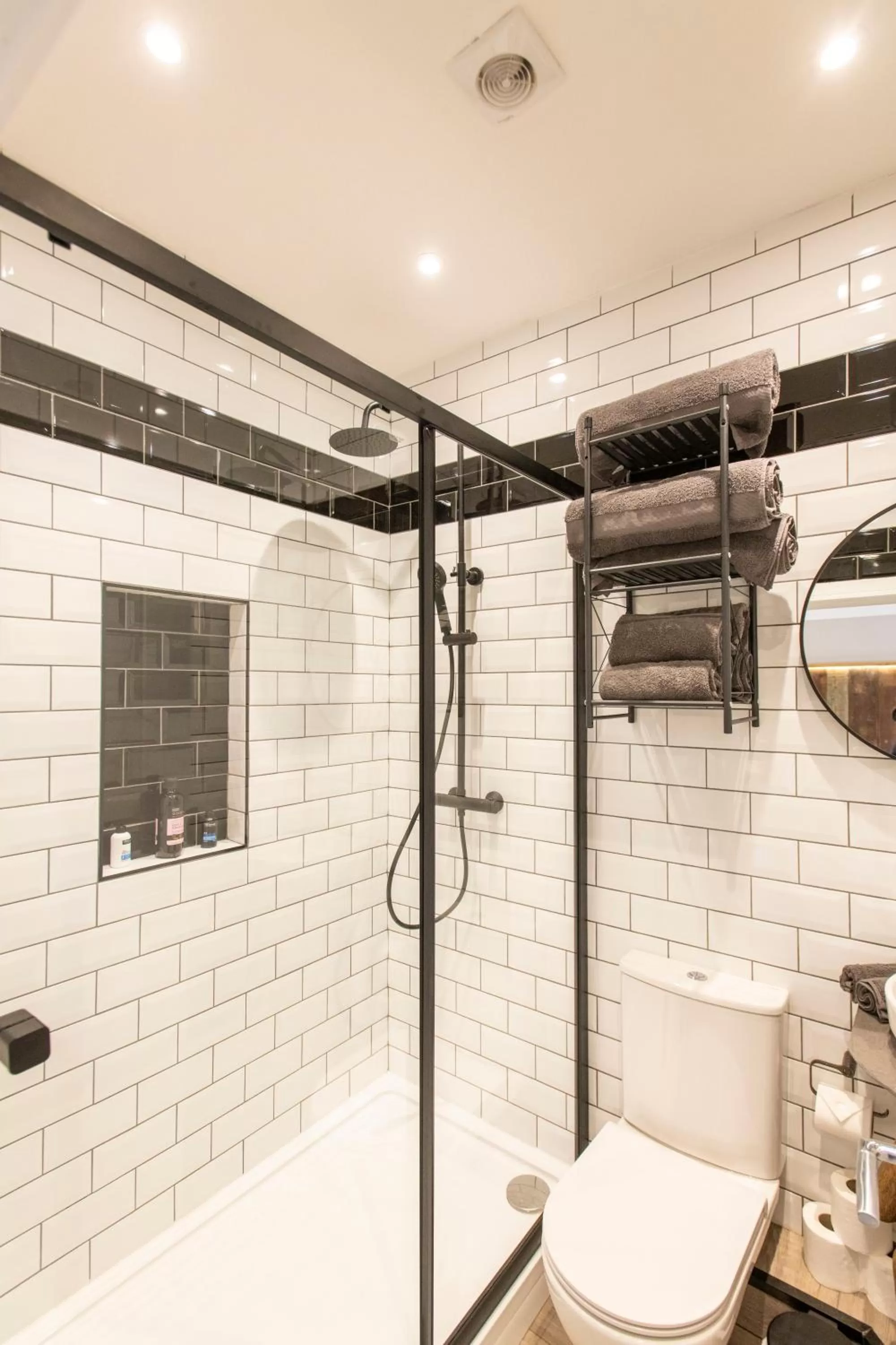 Bathroom in Kings Arms