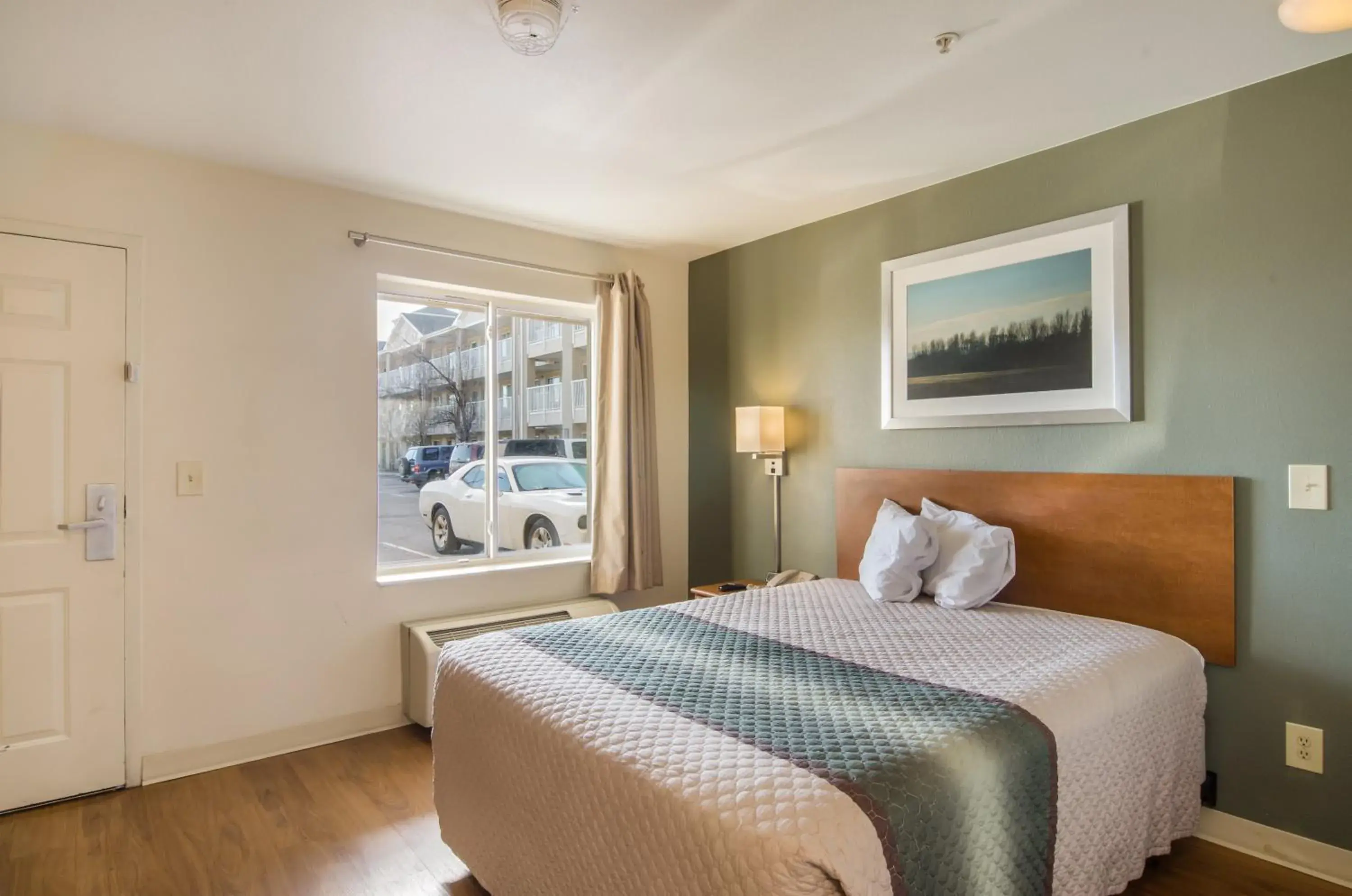 Studio Queen Room Disability Access Non-Smoking in HomeTowne Studios by Red Roof Denver - Airport/Aurora Studio Queen Room Disability Access Non-Smoking in HomeTowne Studios by Red Roof Denver - Airport/Aurora